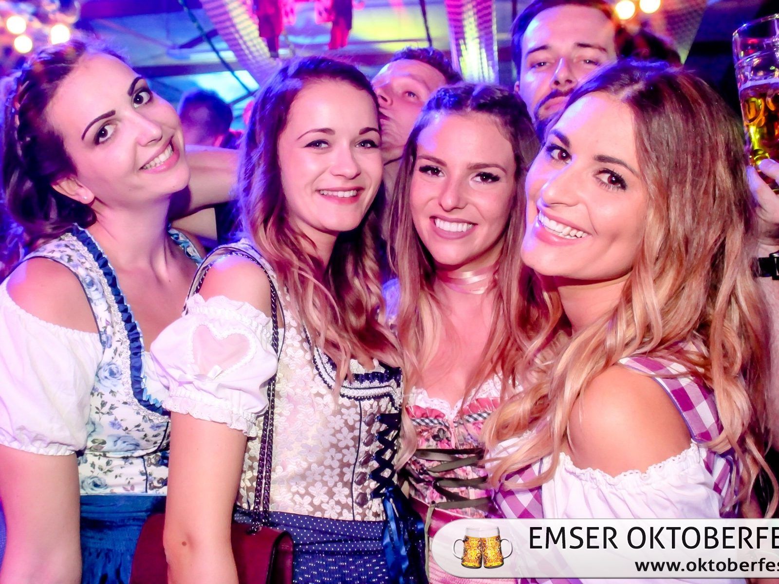 Fesche Mädels und stramme Buam - am Emser Oktoberfest