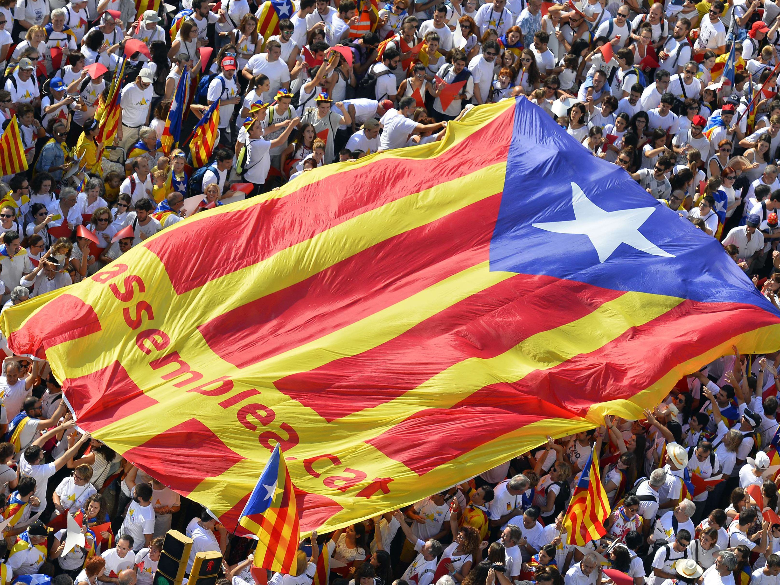 Soll Madrid die katalanische Regierung entmachten?