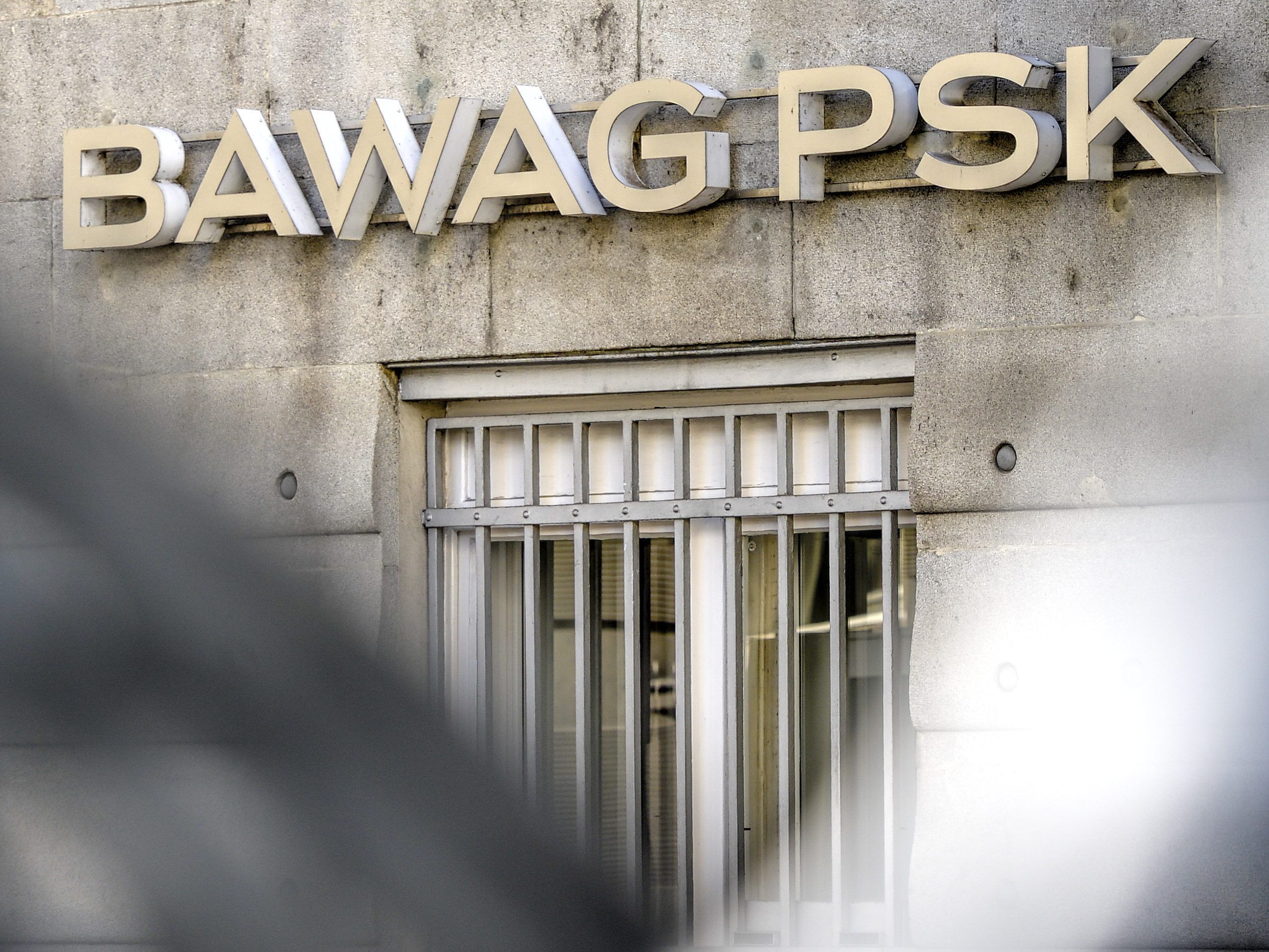 Der Ausgabepreis der BAWAG-Aktien im Rahmen des IPO ist mit 48 Euro je Aktie festgelegt worden.
