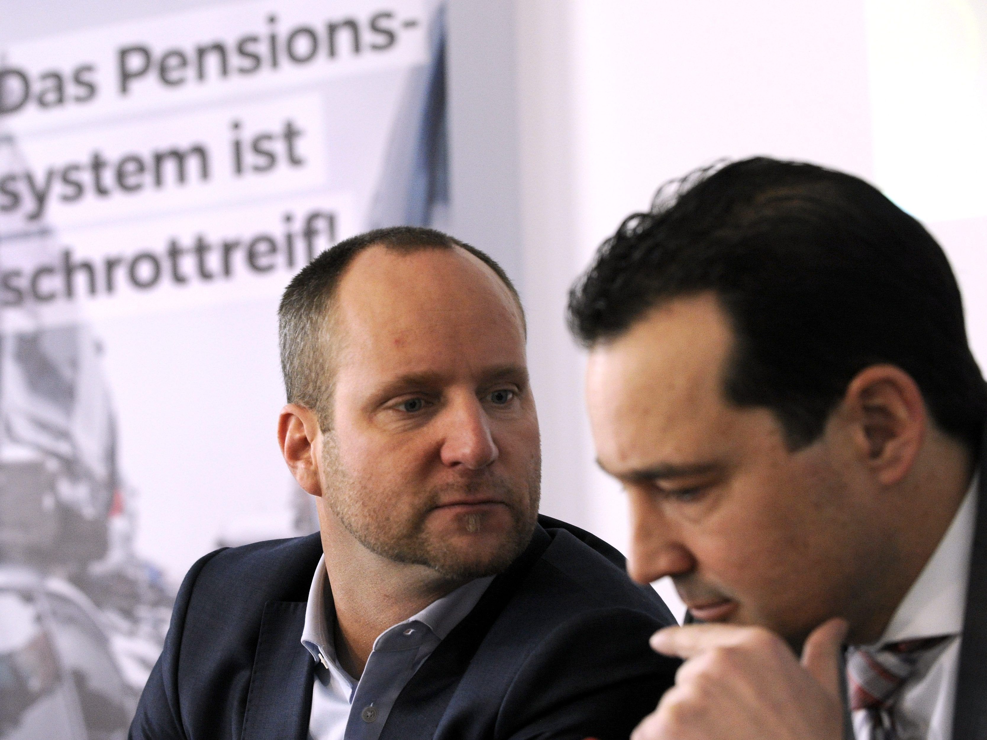 Loacker in Richtung ÖVP: "Seids es angrennt?" Loacker in Richtung ÖVP: "Seids es angrennt?"