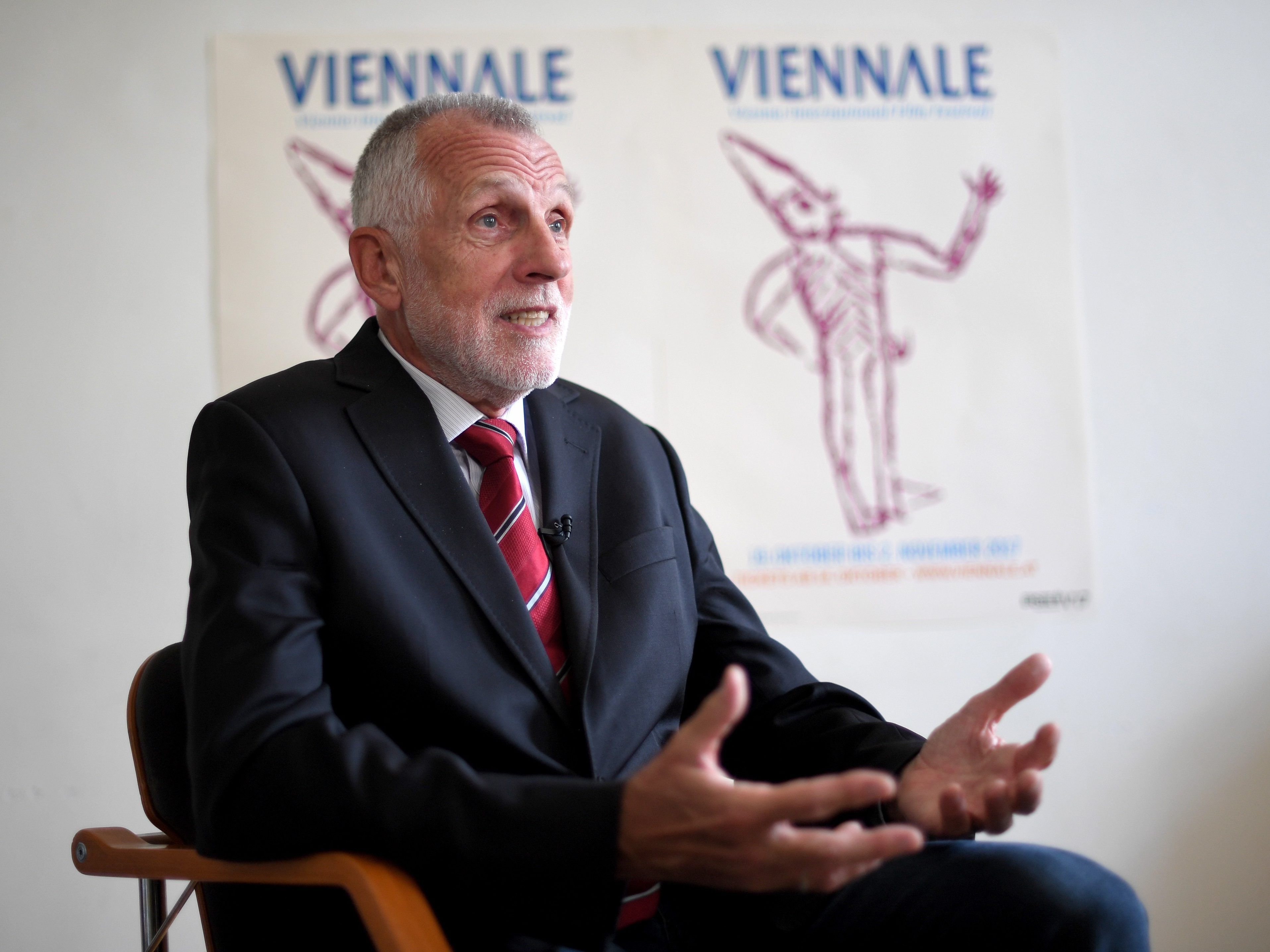 Der Interims-Viennale-Direktor Franz Schwartz beim Interview