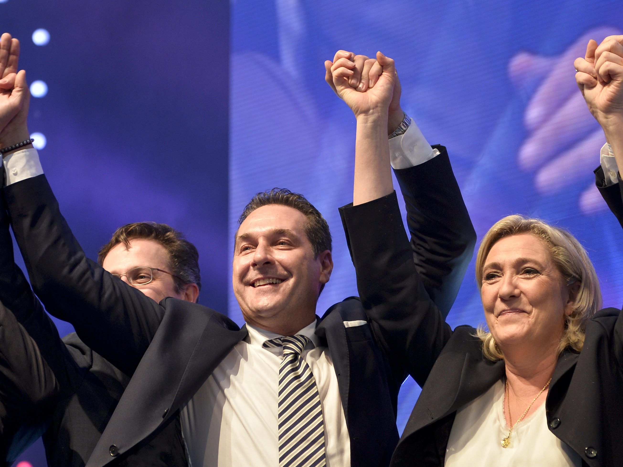 Rechtspopulisten in mehreren Ländern an Regierung beteiligt. Rechtspopulisten in mehreren Ländern an Regierung beteiligt.