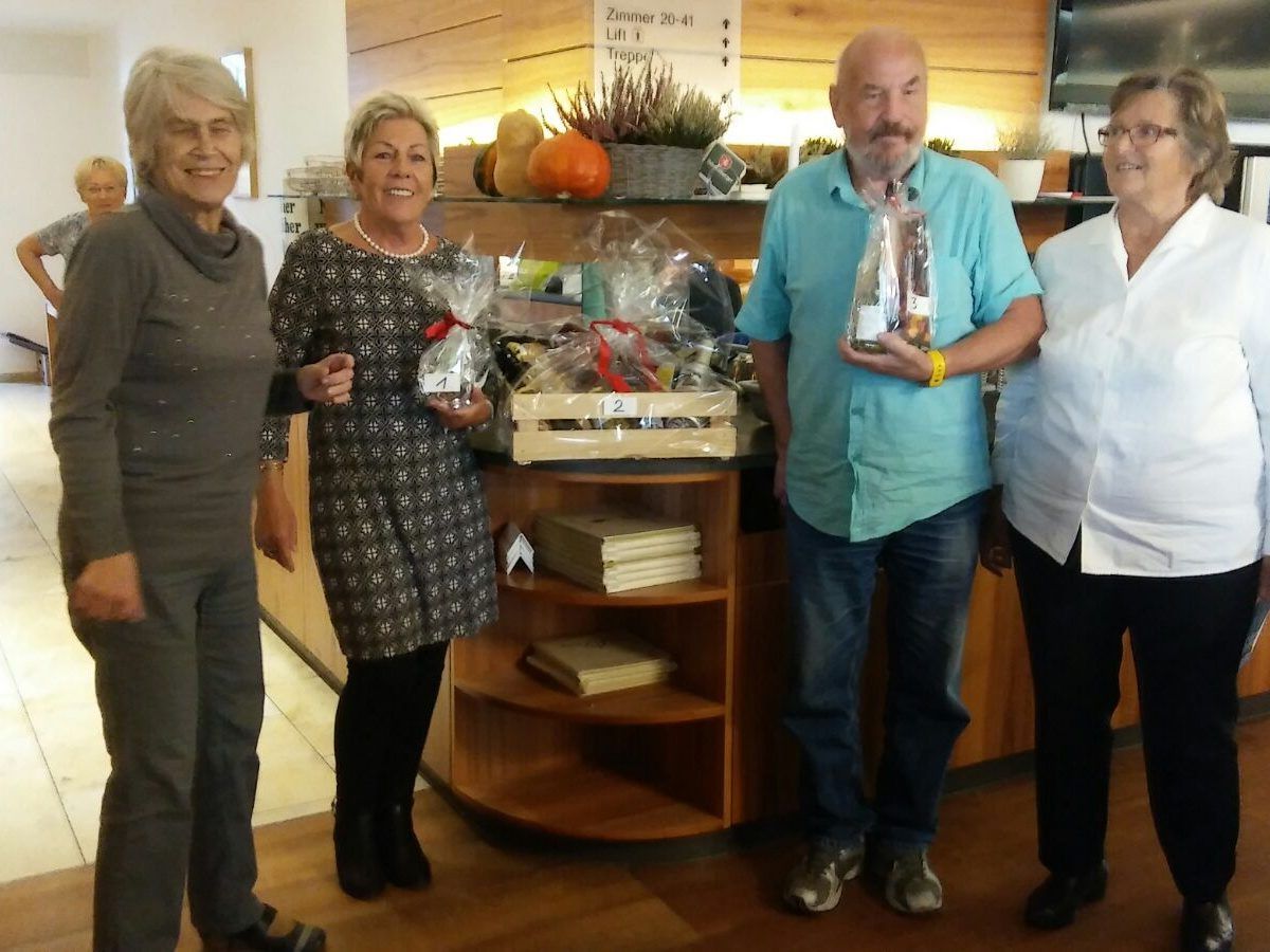 Die glücklichen Gewinner des PVÖ-Preisjassens Die glücklichen Gewinner des PVÖ-Preisjassens