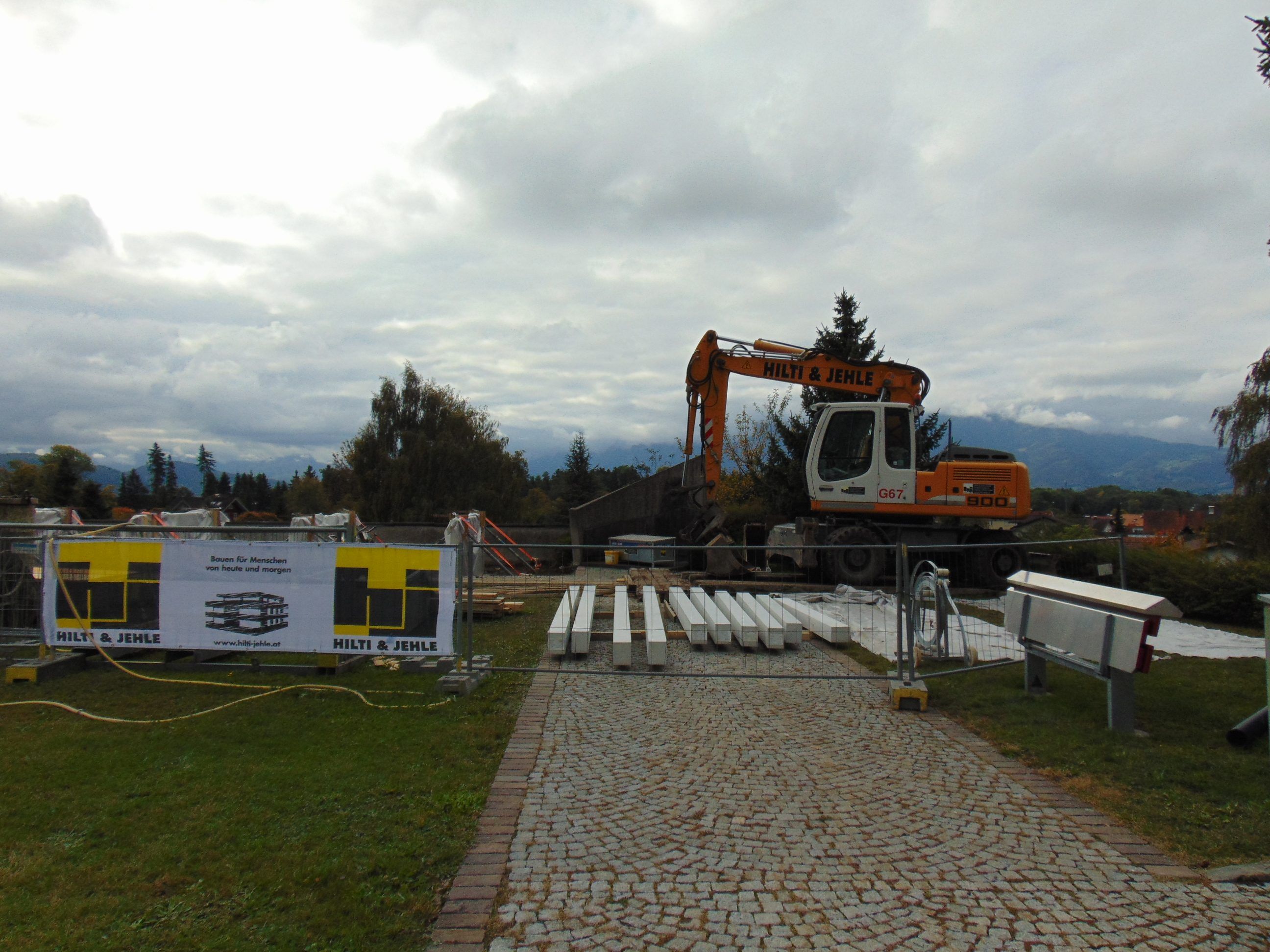 Am Sulner Friedhof entstehen derzeit 70 neue Erdurnengräber Am Sulner Friedhof entstehen derzeit 70 neue Erdurnengräber