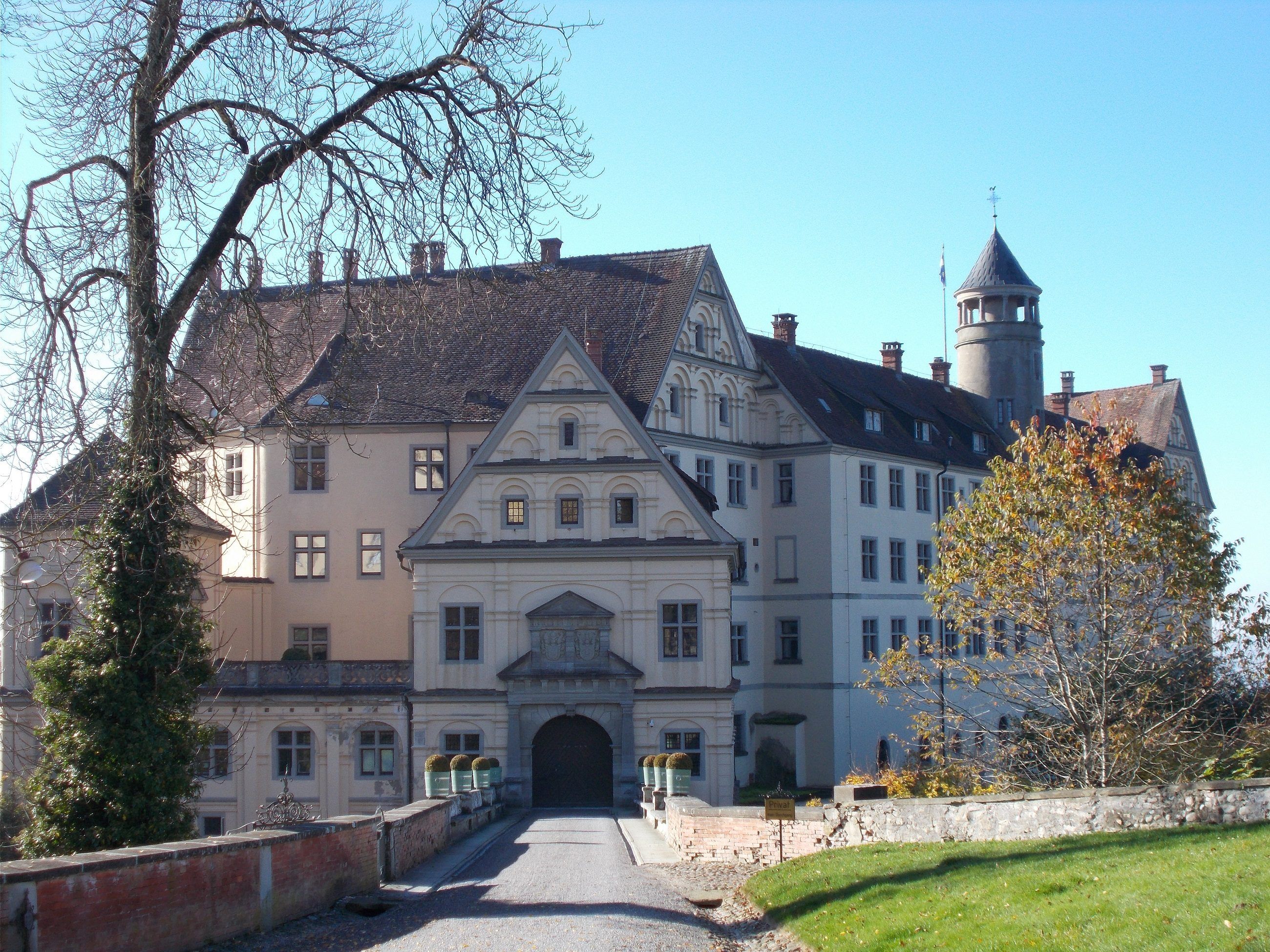 Das Schloss Heiligenberg ist mittelalterlichen Ursprungs. Das Schloss Heiligenberg ist mittelalterlichen Ursprungs.