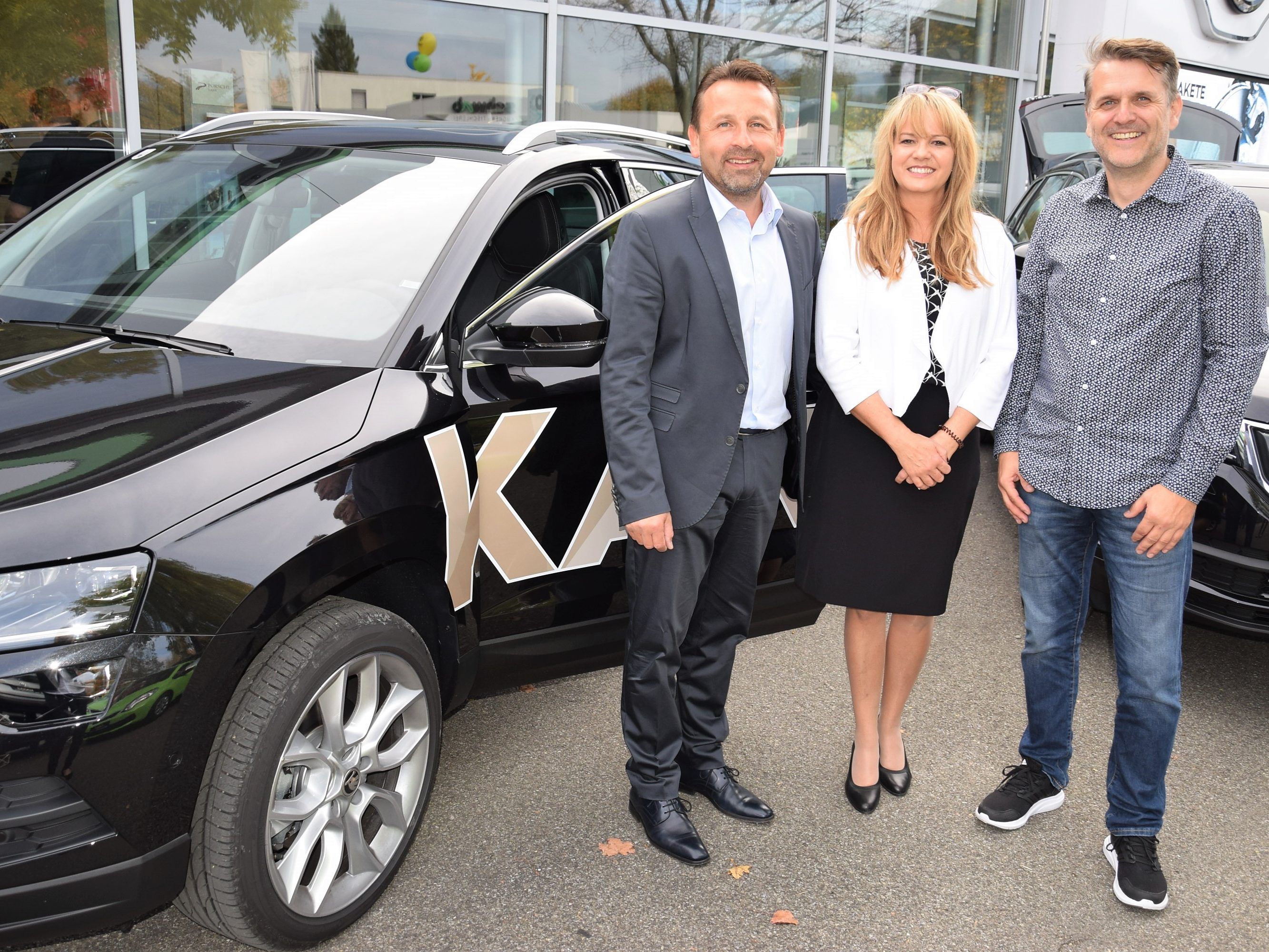 v.l. GF Markus Maier mit Beate und Thomas Strele (VN) v.l. GF Markus Maier mit Beate und Thomas Strele (VN)