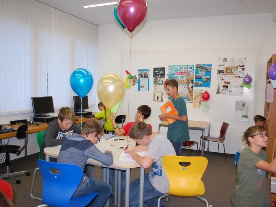 Die Aktion „Luftballon-Lesen“ in der Mittelschule Schruns-Grüt begeisterte.