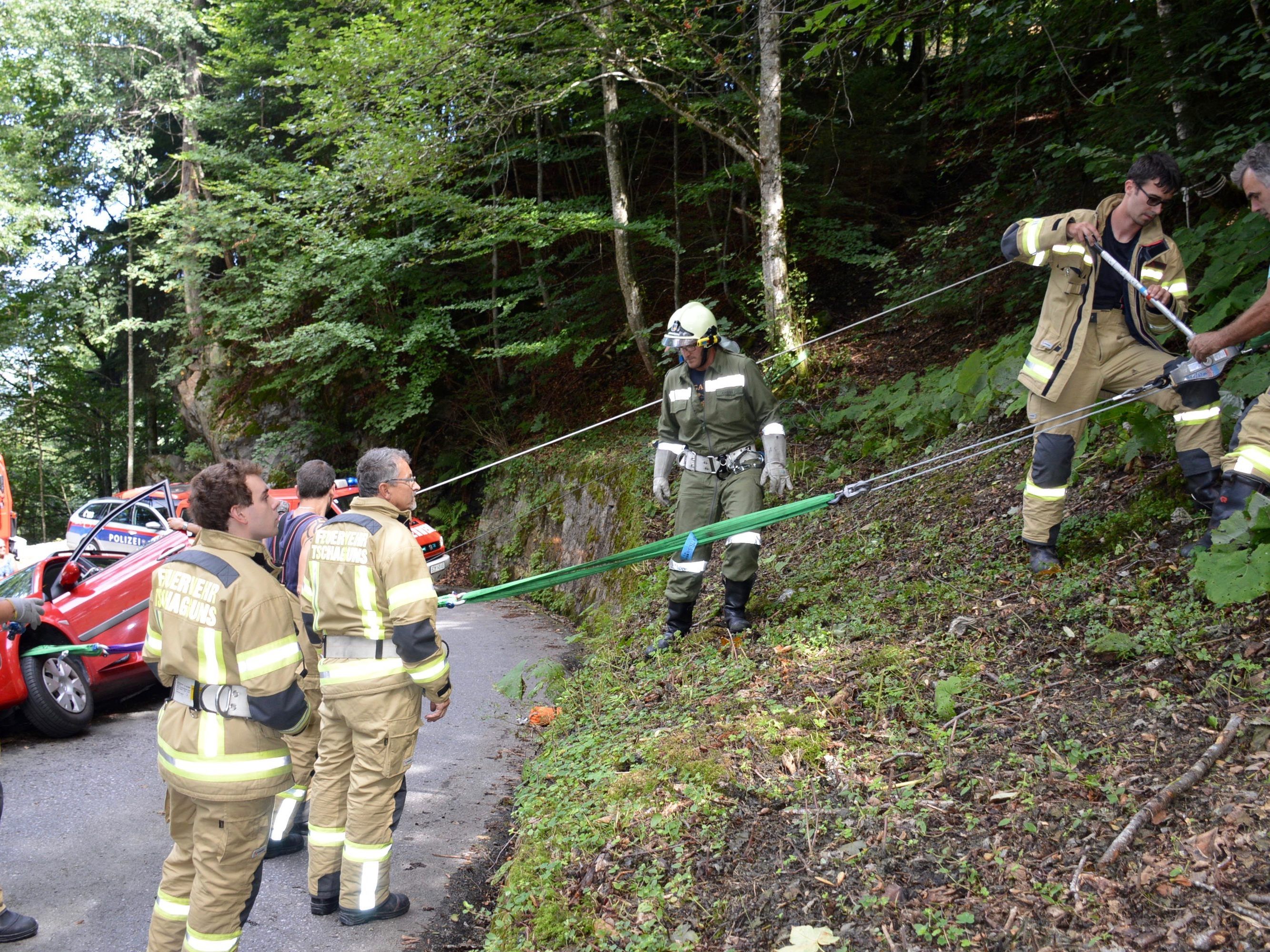 Bei diesem Zwischenfall auf der Bitschweilstraße standen am 7. August 2017 zwölf Mann der Ortsfeuerwehr Tschagguns im Einsatz. Bei diesem Zwischenfall auf der Bitschweilstraße standen am 7. August 2017 zwölf Mann der Ortsfeuerwehr Tschagguns im Einsatz.