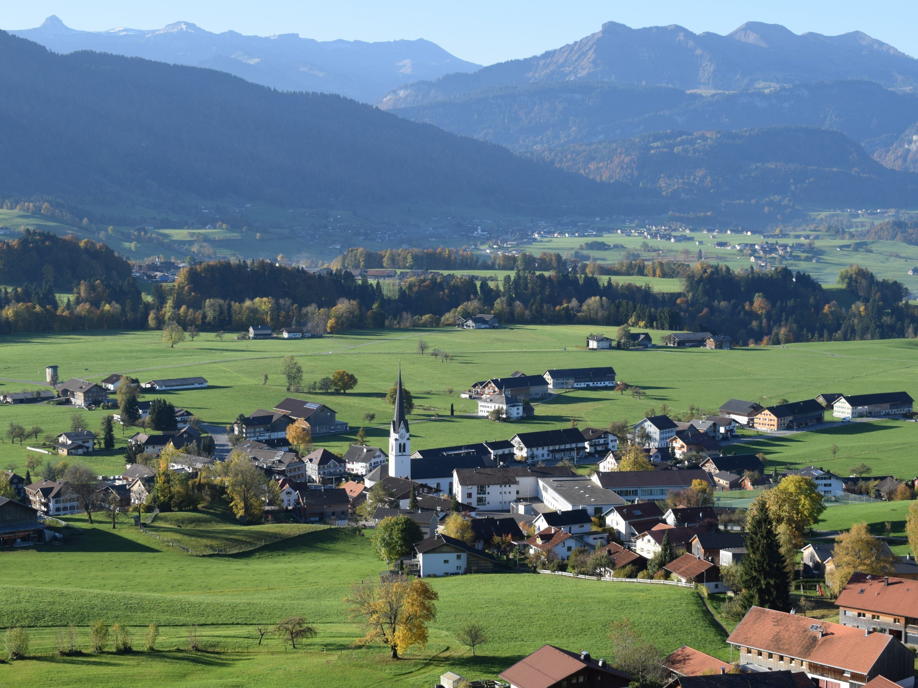 Spezifische Chancen und Probleme des Bregenzerwaldes stehen im Mittelpunkt des Vortrags von Werner Bätzing. Spezifische Chancen und Probleme des Bregenzerwaldes stehen im Mittelpunkt des Vortrags von Werner Bätzing.