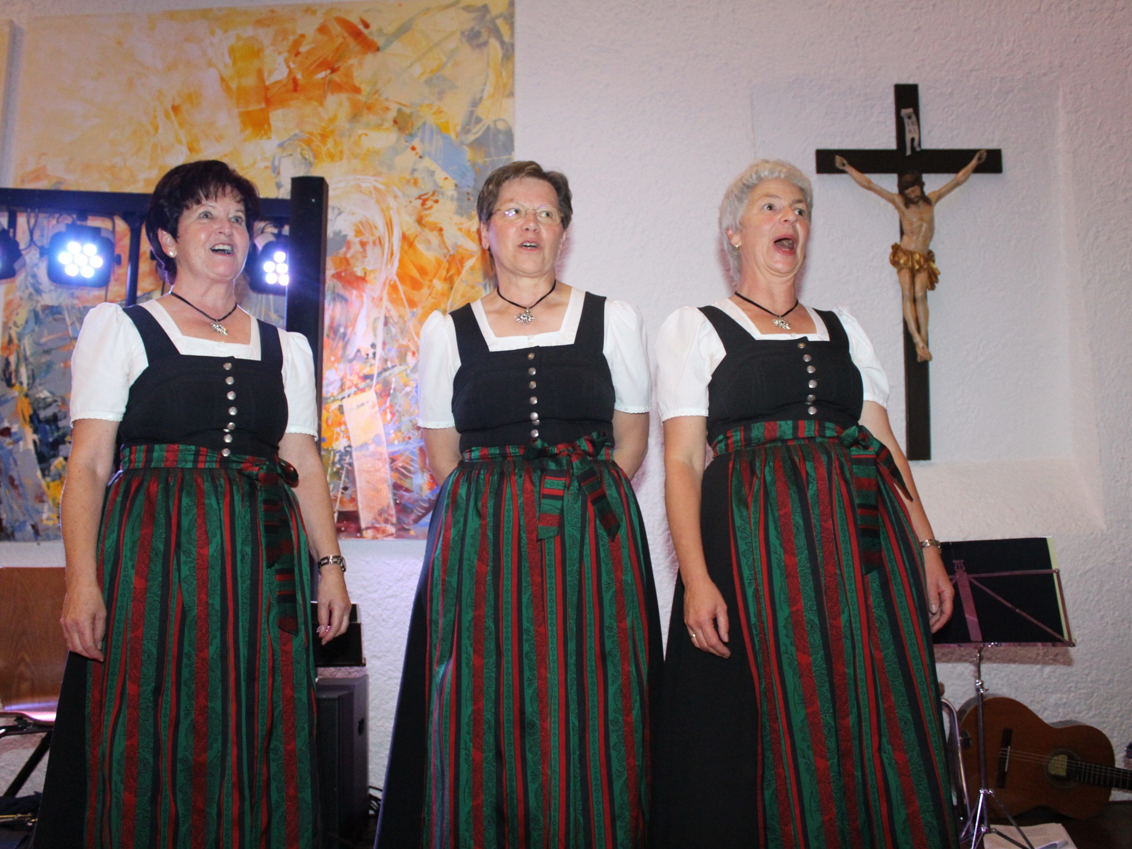 Der Gampelüner Dreigesang begeisterte im Haus der Begegnung. Der Gampelüner Dreigesang begeisterte im Haus der Begegnung.