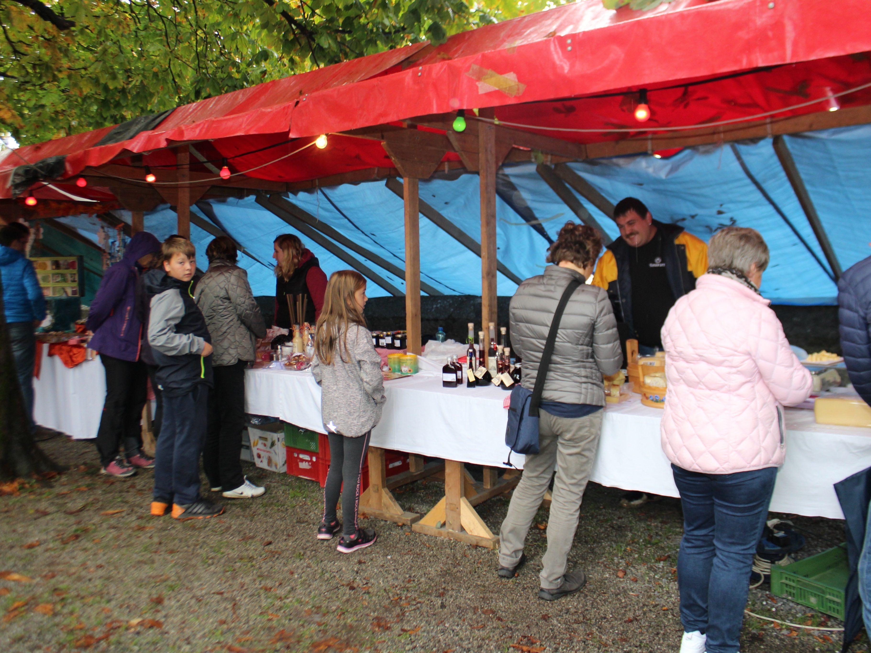 Walgauer Bauernmarkt im Schäflegarten Walgauer Bauernmarkt im Schäflegarten
