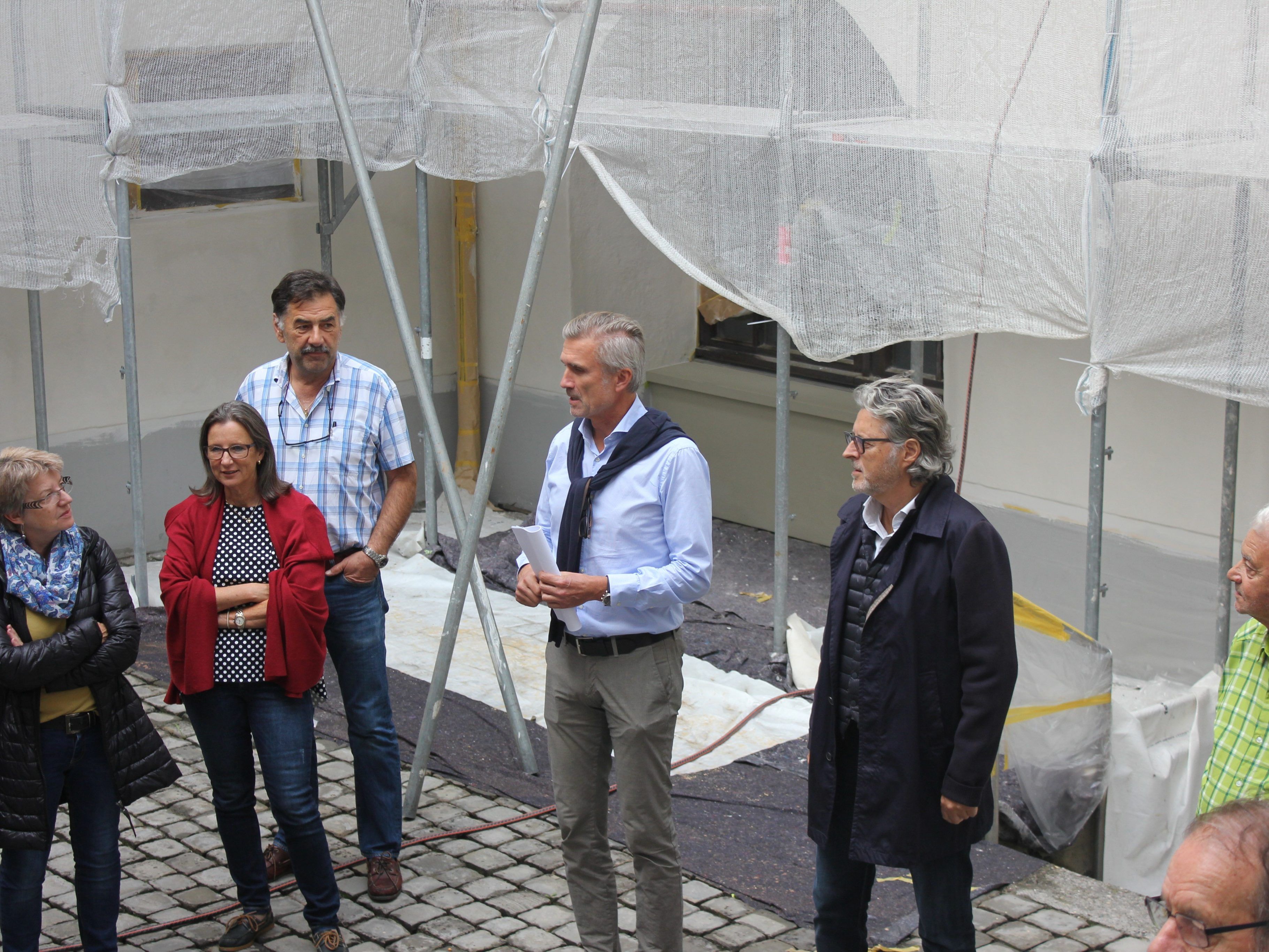 Stadtbaumeister Gabor Mödlagl führte mit Ulf Hiessberger durch die Baustelle Stadtbaumeister Gabor Mödlagl führte mit Ulf Hiessberger durch die Baustelle