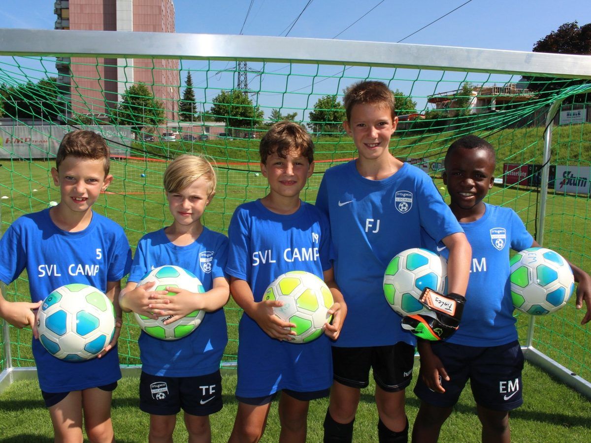 Buben und Mädchen von sechs bis 14 Jahren sind zum Fußball-Herbst-Camp des SV typico Lochau im Stadion Hoferfeld herzlich eingeladen. Anmeldung online unter www.svlochau.at Buben und Mädchen von sechs bis 14 Jahren sind zum Fußball-Herbst-Camp des SV typico Lochau im Stadion Hoferfeld herzlich eingeladen. Anmeldung online unter www.svlochau.at
