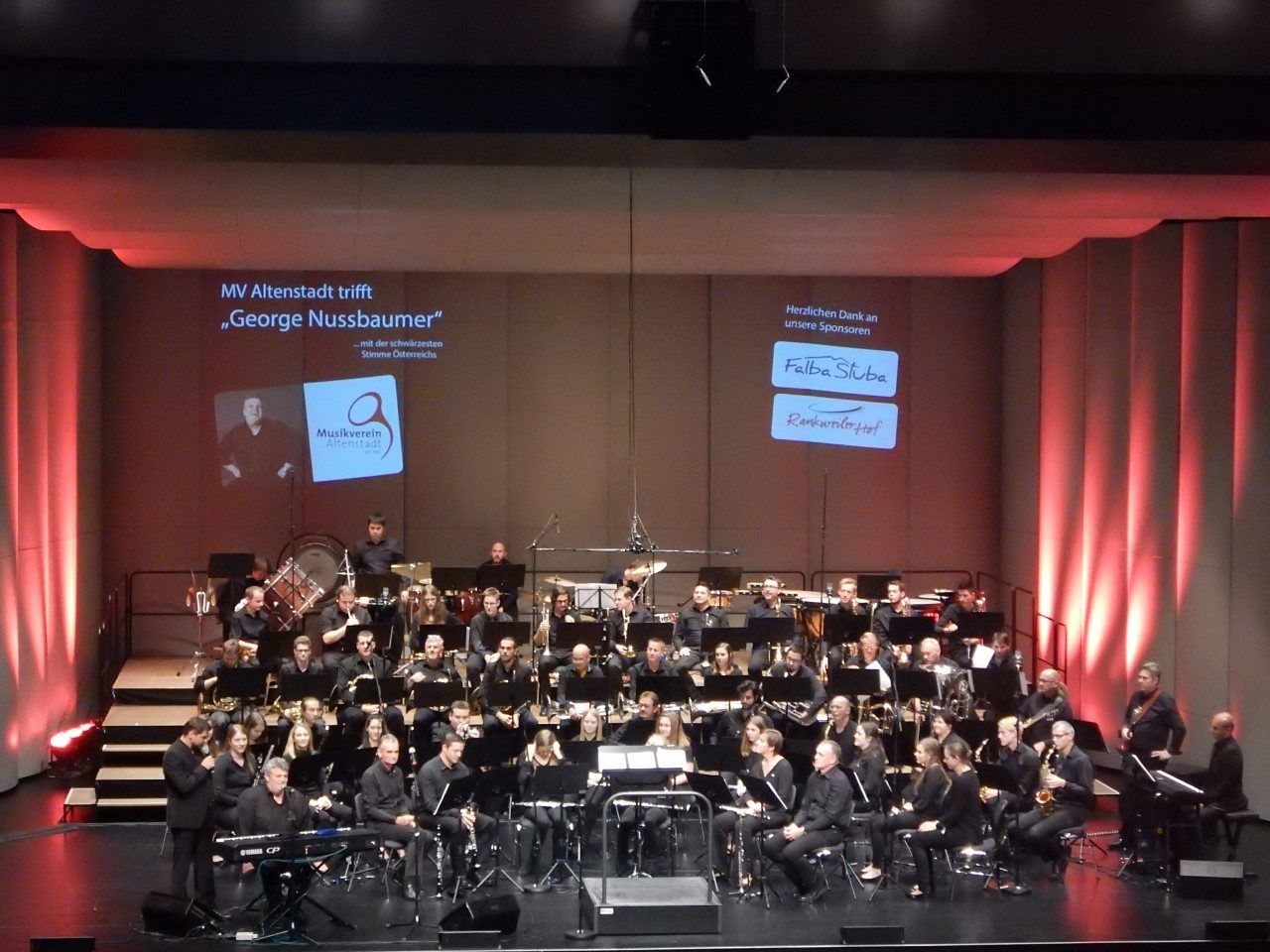 George Nussbaumer und der Musikverein Altenstadt sorgten für einen rundum gelungenen Abend. George Nussbaumer und der Musikverein Altenstadt sorgten für einen rundum gelungenen Abend.