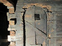 Die Ausführungen stellen die Entwicklung spätmittelalterlicher/frühneuzeitlicher Hausformen im Bregenzerwald in einen überregionalen Rahmen.