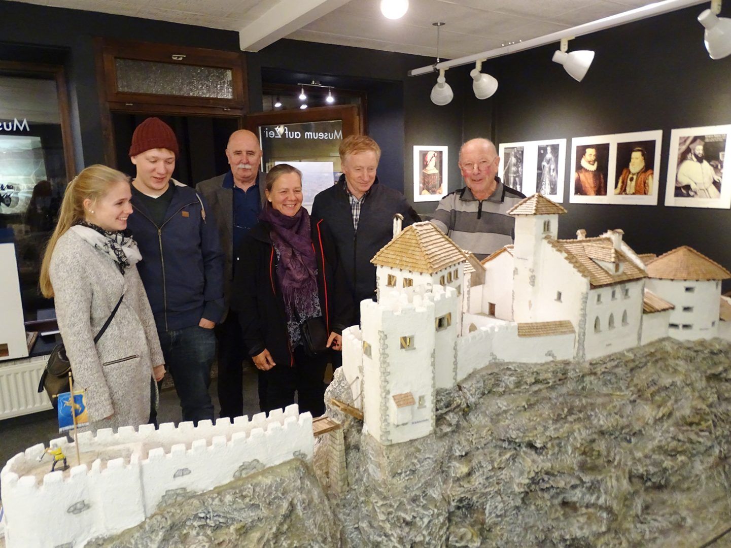 Das 3,5 Meter lange Modell der Burg Alt-Ems im „Museum auf Zeit“ stieß auf großes Interesse.