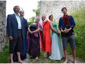 Eine Reise ins Märchenland verspricht die Theatergruppe Nenzing.