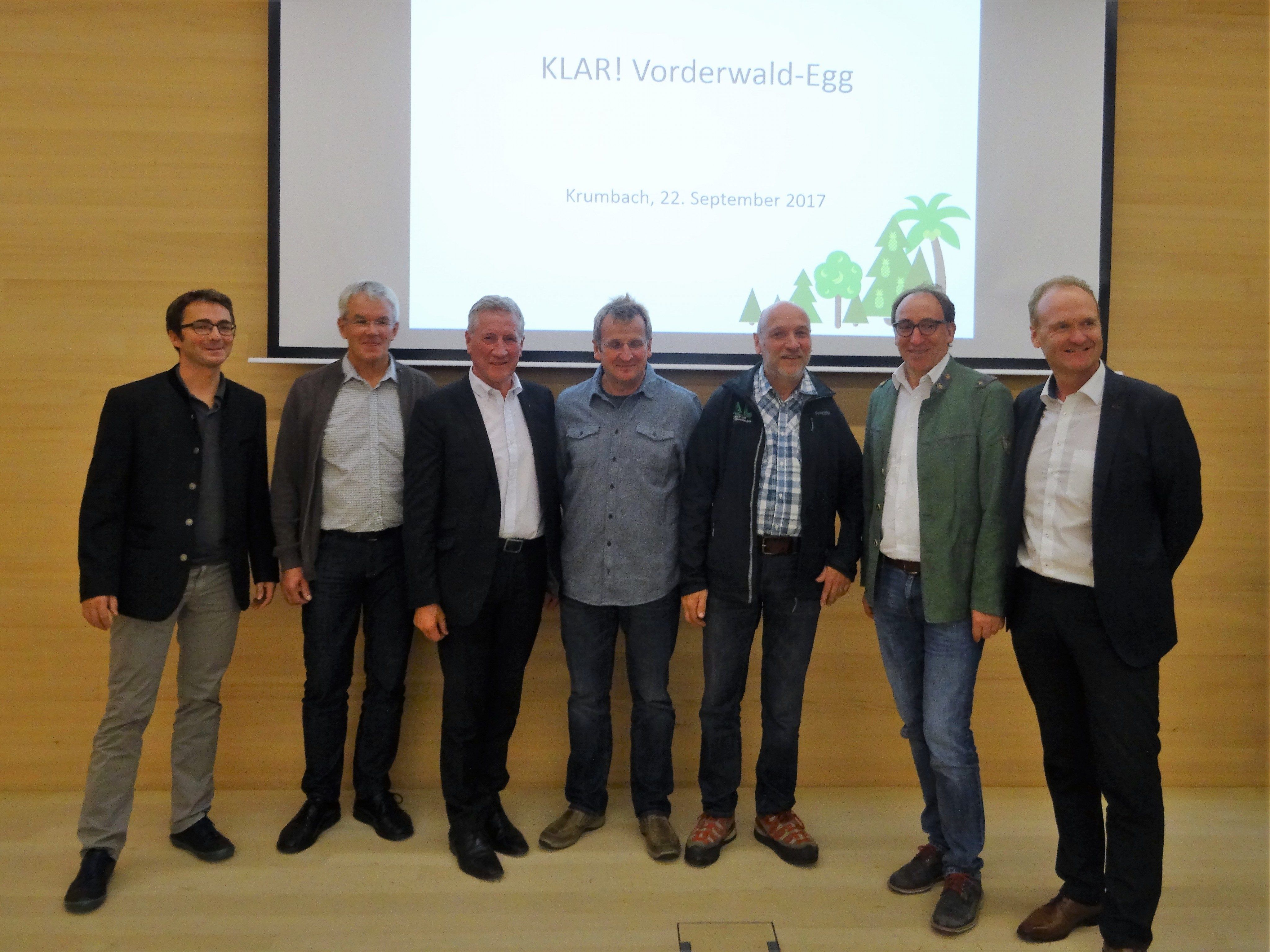 Projektleiter Christian Natter, Bgm. Arnold Hirschbühl, LR Erich Schwärzler, Prof. Dr. Manfred Lexer, Gerhard Prenner (WLV), LR Johannes Rauch, REGIO-Obmann Guido Flatz. Projektleiter Christian Natter, Bgm. Arnold Hirschbühl, LR Erich Schwärzler, Prof. Dr. Manfred Lexer, Gerhard Prenner (WLV), LR Johannes Rauch, REGIO-Obmann Guido Flatz.