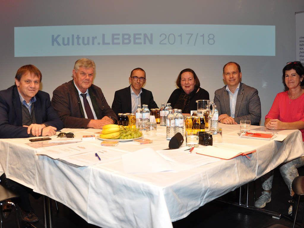 Stadtrat Thoma, Bürgermeister Katzenmayer, Caritas-Direktor Schmolly, Maria Müller, Bürgermeister Neier und Isabell Rudolph Stadtrat Thoma, Bürgermeister Katzenmayer, Caritas-Direktor Schmolly, Maria Müller, Bürgermeister Neier und Isabell Rudolph