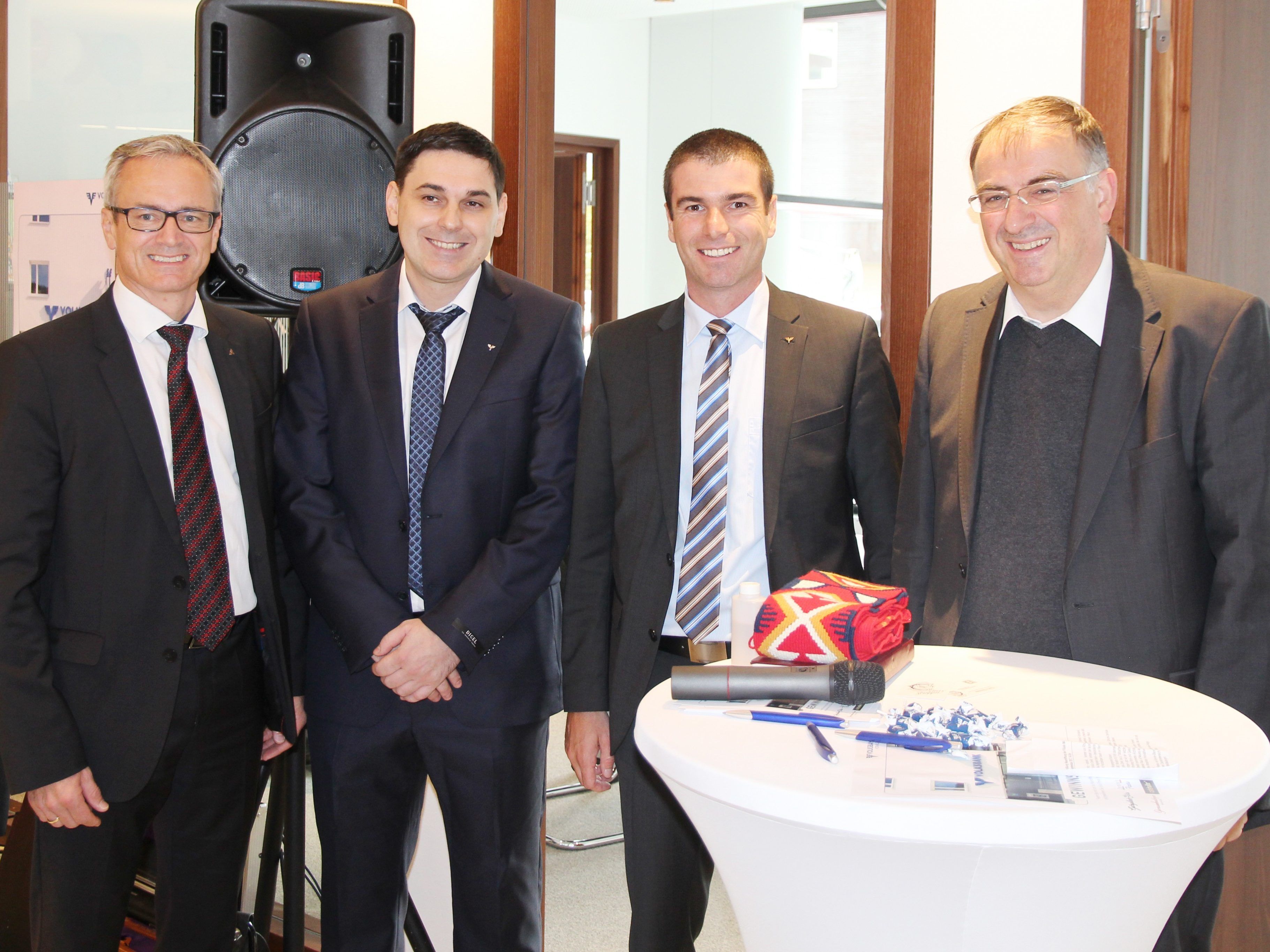 Vorstandsdirektor Dr. Helmut Winkler, Michael Wachter, Michael Ganahl und Pfarrer Mag. Hans Tinkhauser Vorstandsdirektor Dr. Helmut Winkler, Michael Wachter, Michael Ganahl und Pfarrer Mag. Hans Tinkhauser