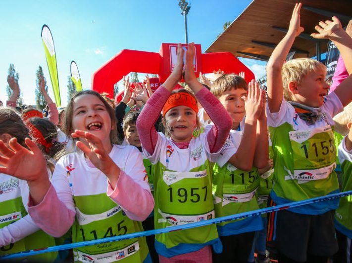 Gut gelaunte Kinder vor dem Start Gut gelaunte Kinder vor dem Start