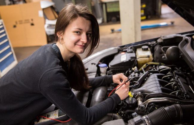 lehre-frauen-in-technischen-berufen lehre-frauen-in-technischen-berufen
