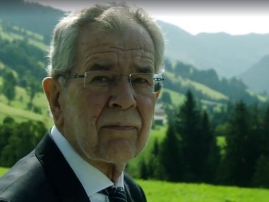 "Gemeinsam entscheiden wir alle an diesem Sonntag, in welche Richtung unser Land geht."