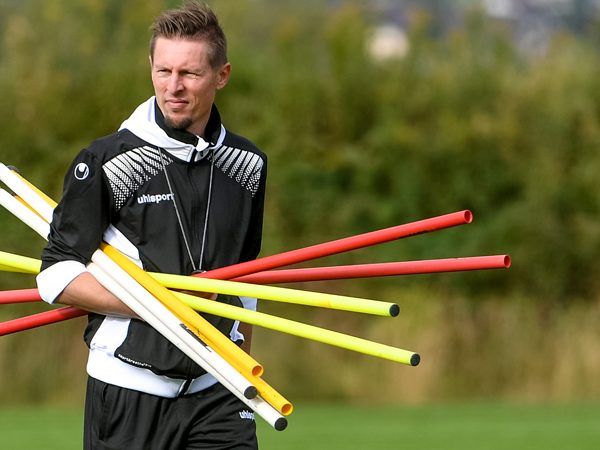 Dem neunen Austria Lustenau-Trainer Gernot Palssnegger fehlt die nötige Trainer-Lizenz. Dem neunen Austria Lustenau-Trainer Gernot Palssnegger fehlt die nötige Trainer-Lizenz.