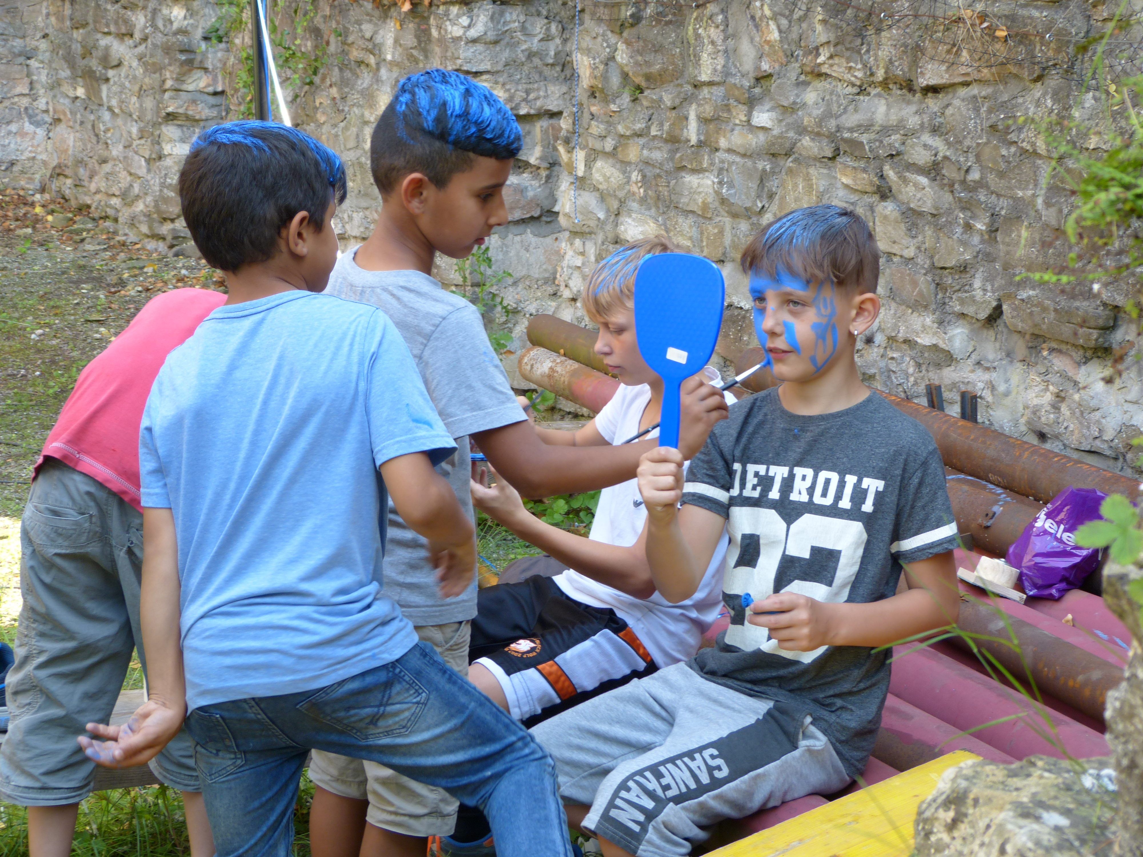 Künstlerpersönlichkeiten arbeiten mit Kids der Paedakoop. Künstlerpersönlichkeiten arbeiten mit Kids der Paedakoop.