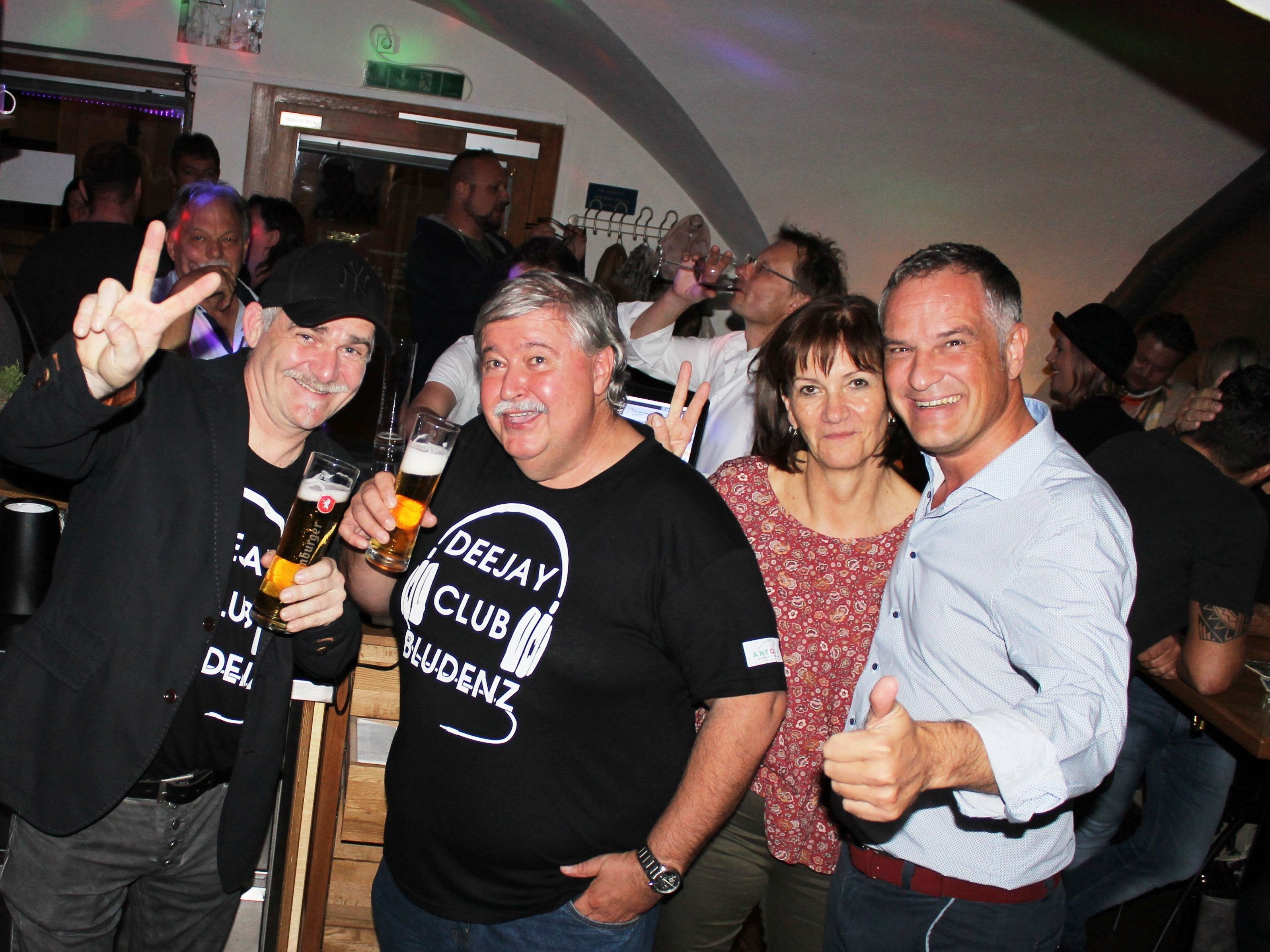 Die DJ´s Thomas Wimmer und Peter Osti feierten eine stimmige Premiere der "Freaky-Friday" Serie in Antonis Bar Die DJ´s Thomas Wimmer und Peter Osti feierten eine stimmige Premiere der "Freaky-Friday" Serie in Antonis Bar