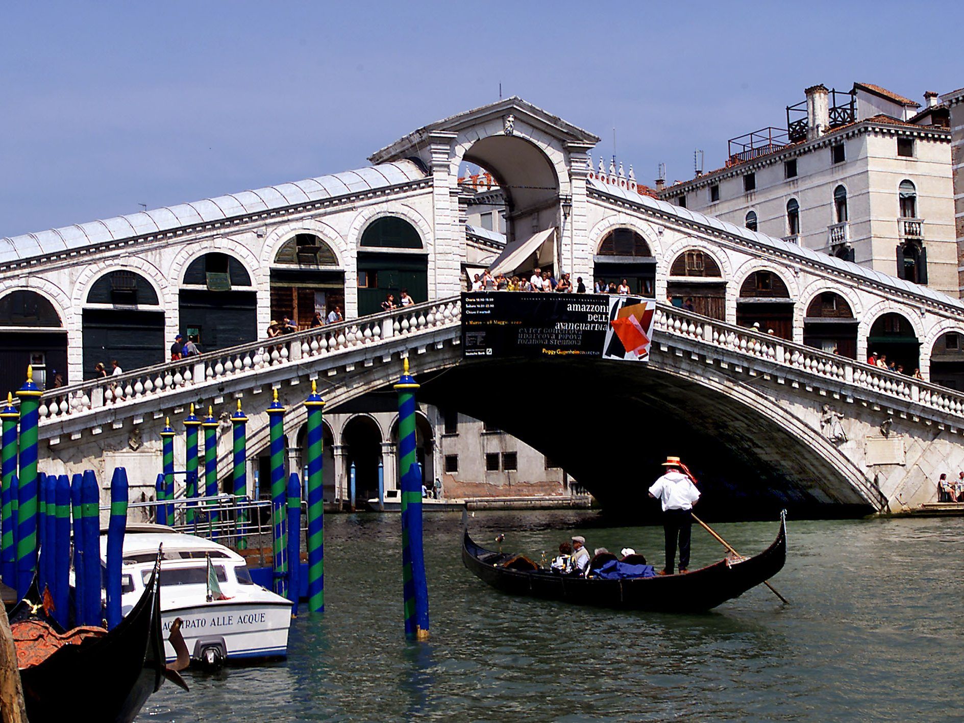 Ein Paar wollte eine kostenlose Gondel-Fahrt machen.