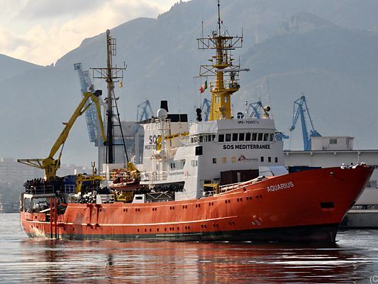 Eines der NGO-Schiffe