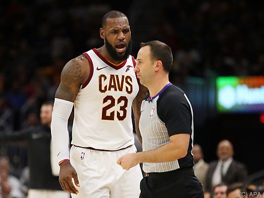 Der Basketball-Superstar geigte dem Schiri seine Meinung Der Basketball-Superstar geigte dem Schiri seine Meinung