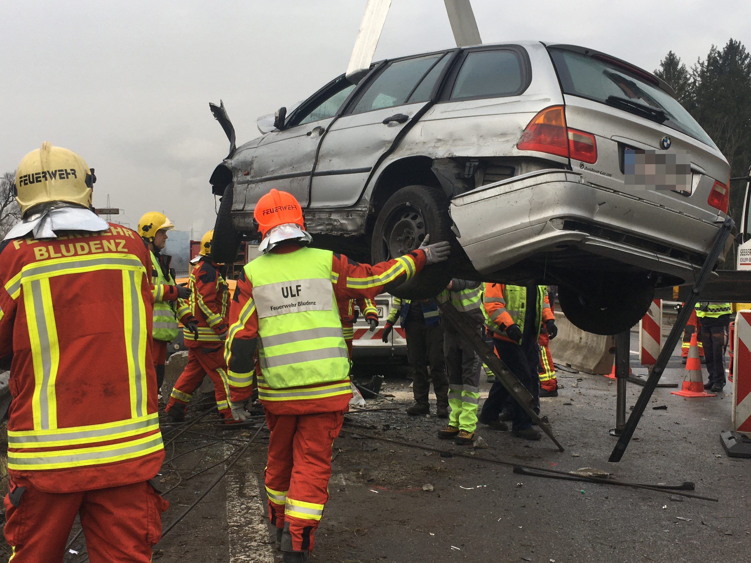 Der Pkw krachte in die Baustelle bei Nezing auf der A14.
