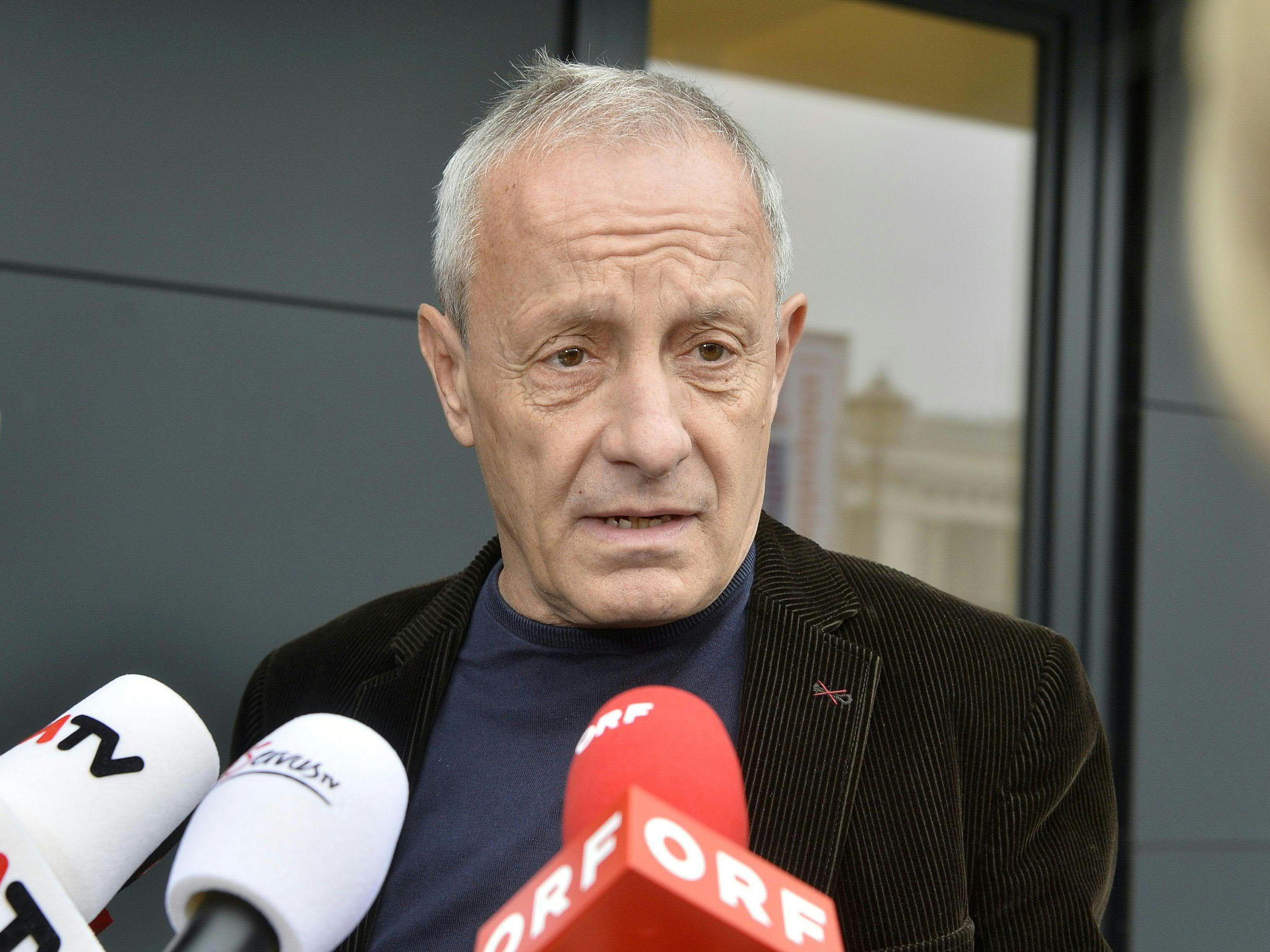 Peter Pilz war bei der Angelobung des Nationalrates nicht anwesend. Peter Pilz war bei der Angelobung des Nationalrates nicht anwesend.