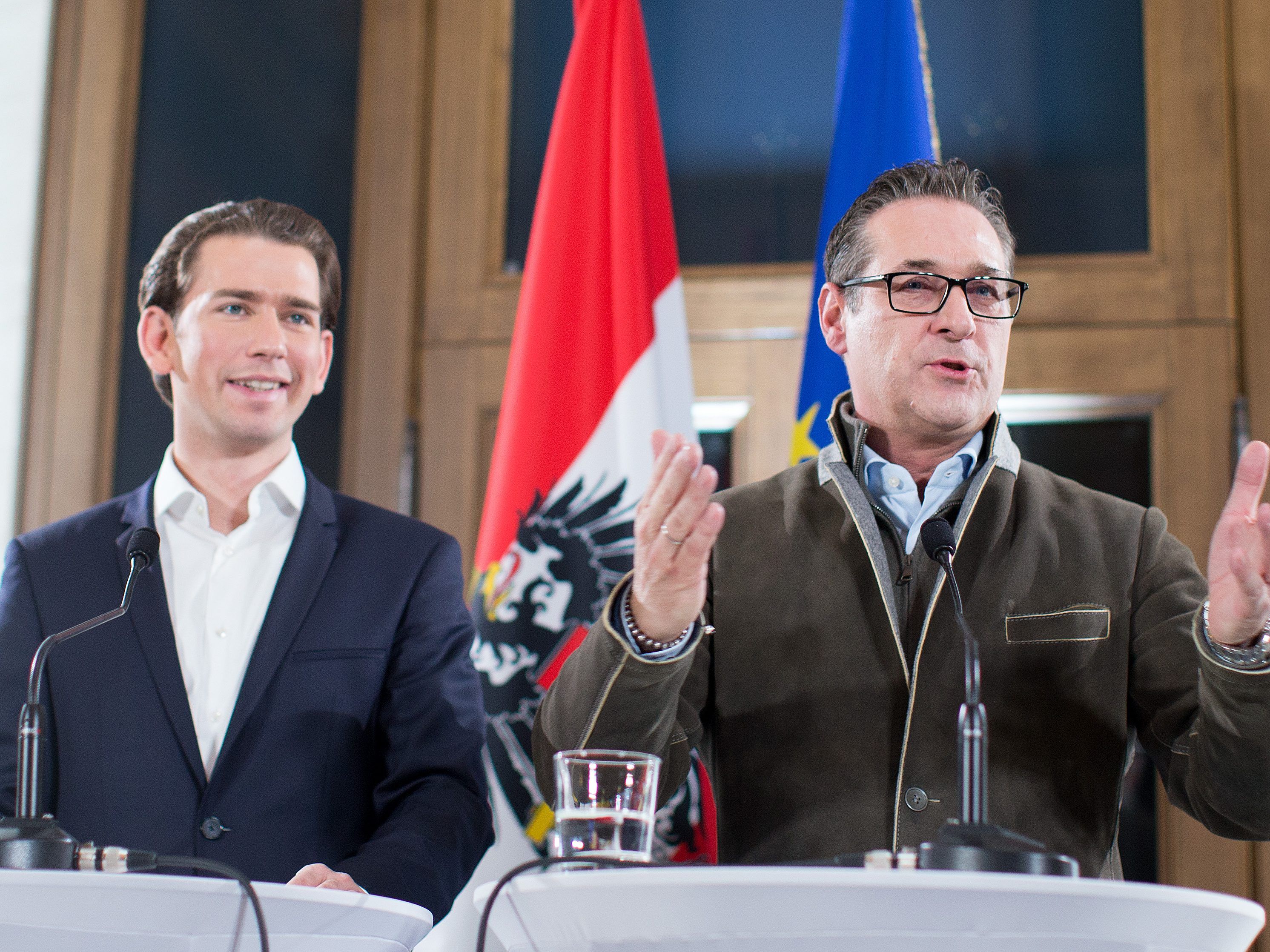 Kurz und Strache haben sich auf ein Digitalisierungspaket geeinigt. Kurz und Strache haben sich auf ein Digitalisierungspaket geeinigt.