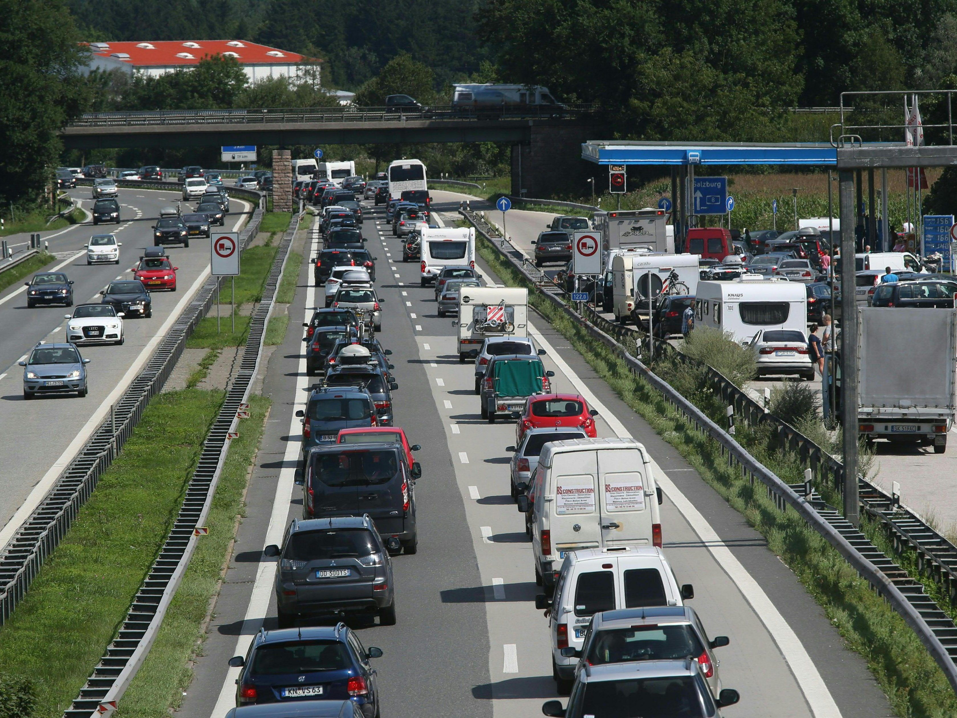 Südlich Wiens kam es im Montagfrühverkehr zu einem umfangreichen Stau.