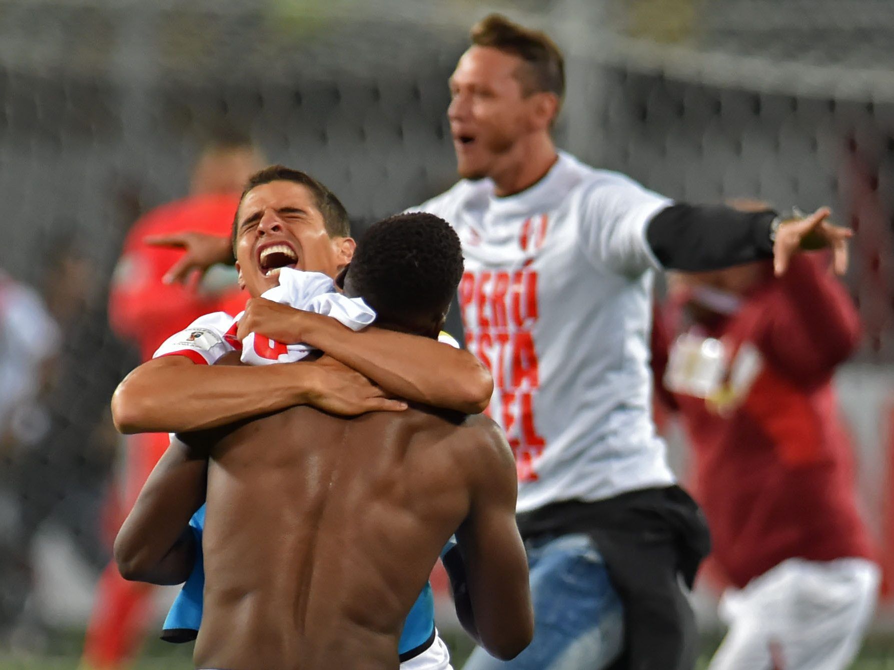 Peru besiegte Neuseeland und findet sich in den Lostöpfen der WM wieder. Peru besiegte Neuseeland und findet sich in den Lostöpfen der WM wieder.
