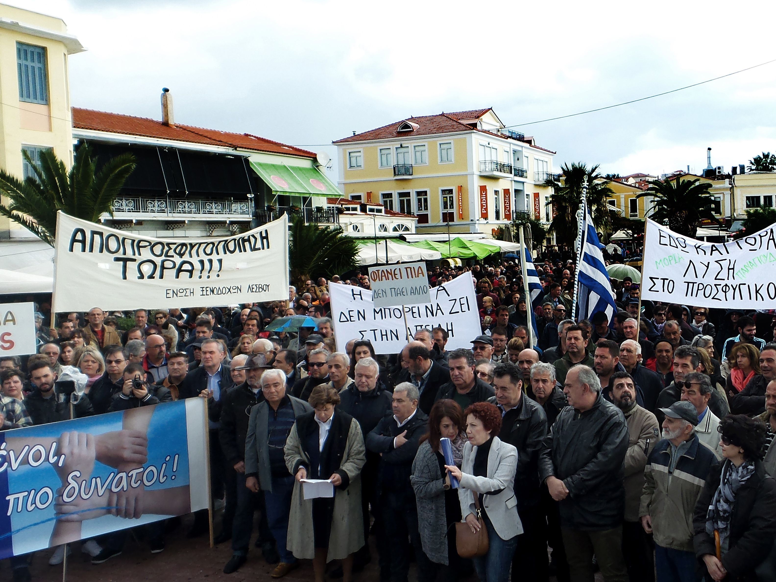 Die Bewohner Lesbos' beklagen die vielen Flüchtlinge.