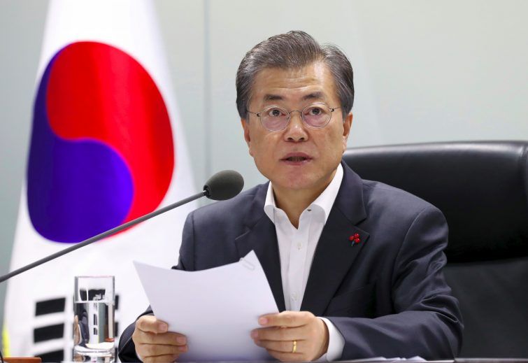 Südkoreas Präsident Moon Jae-In telefonierte mit US-Präsident Donald Trump. Foto: AFP PHOTO / YONHAP Südkoreas Präsident Moon Jae-In telefonierte mit US-Präsident Donald Trump. Foto: AFP PHOTO / YONHAP