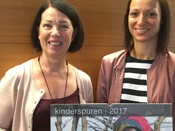 Katharina Rehm von Sutterlüty mit Marianne Brugger vom Verein "Kindern Zukunft schenken".