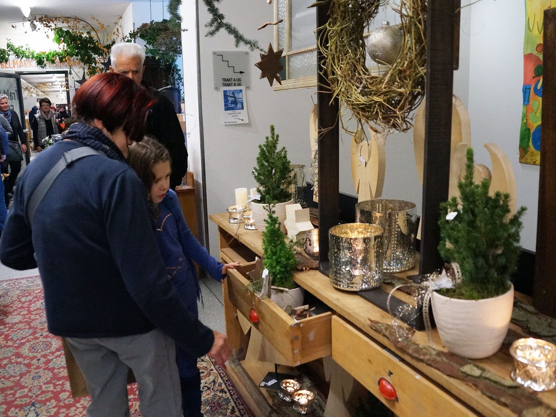 Das Brockenhaus bietet Dekoratives für die Advents- und Weihnachtszeit. Das Brockenhaus bietet Dekoratives für die Advents- und Weihnachtszeit.