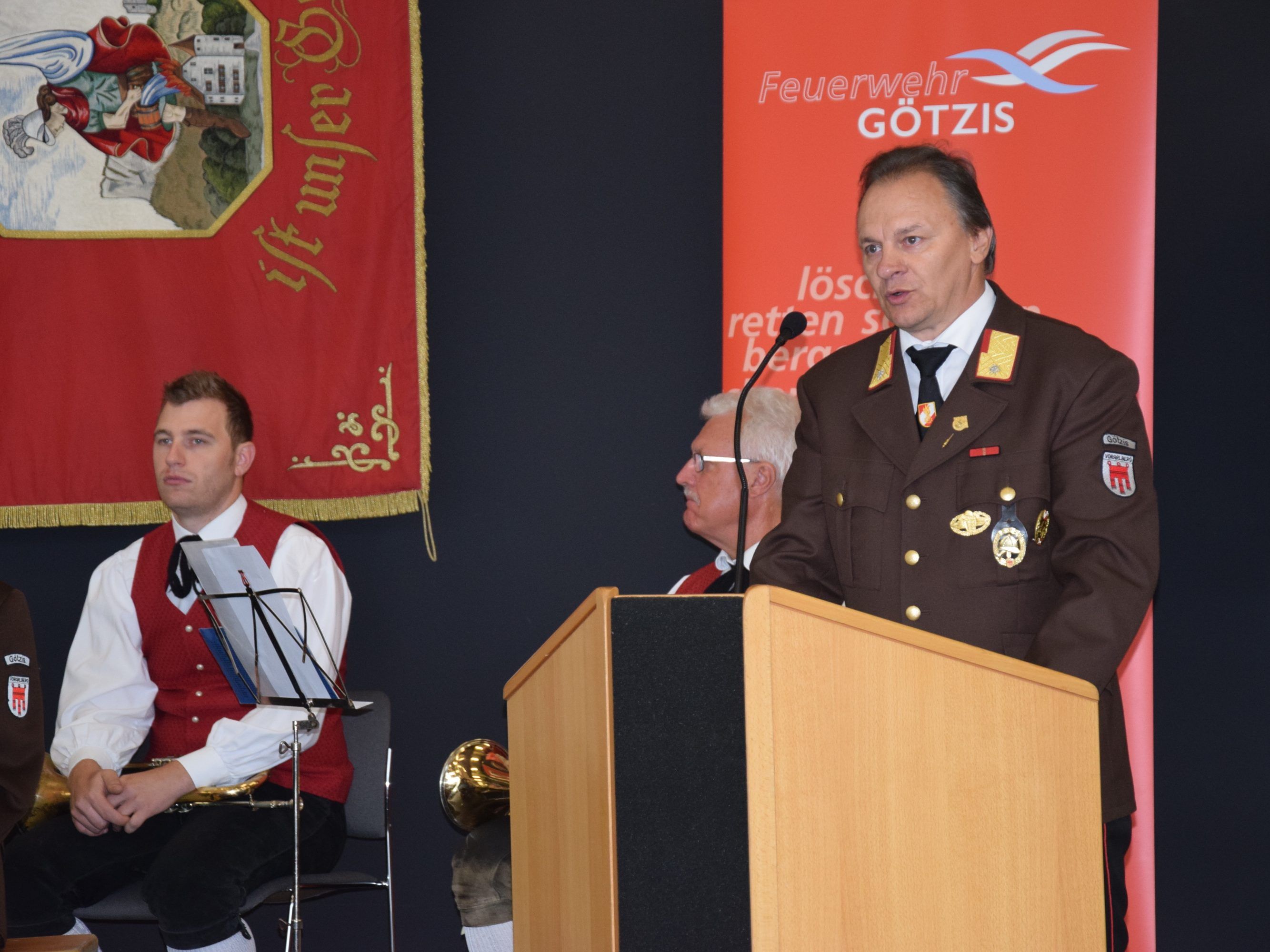 Eugen Böckle bei der festlichen Fahrzeugweihe im Feuerwehrhaus im Oktober 2016 Eugen Böckle bei der festlichen Fahrzeugweihe im Feuerwehrhaus im Oktober 2016