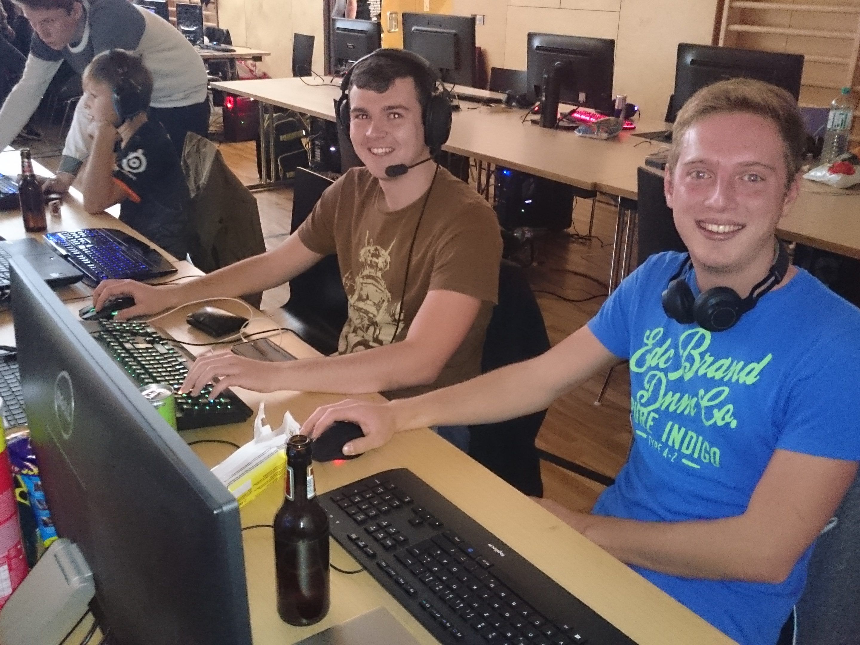 Aus dem ganzen Ländle reisten vergangenes Wochenende Spiel-Begeisterte zu „Fraktiv zockt 2017“ ins Kriasidorf. Aus dem ganzen Ländle reisten vergangenes Wochenende Spiel-Begeisterte zu „Fraktiv zockt 2017“ ins Kriasidorf.