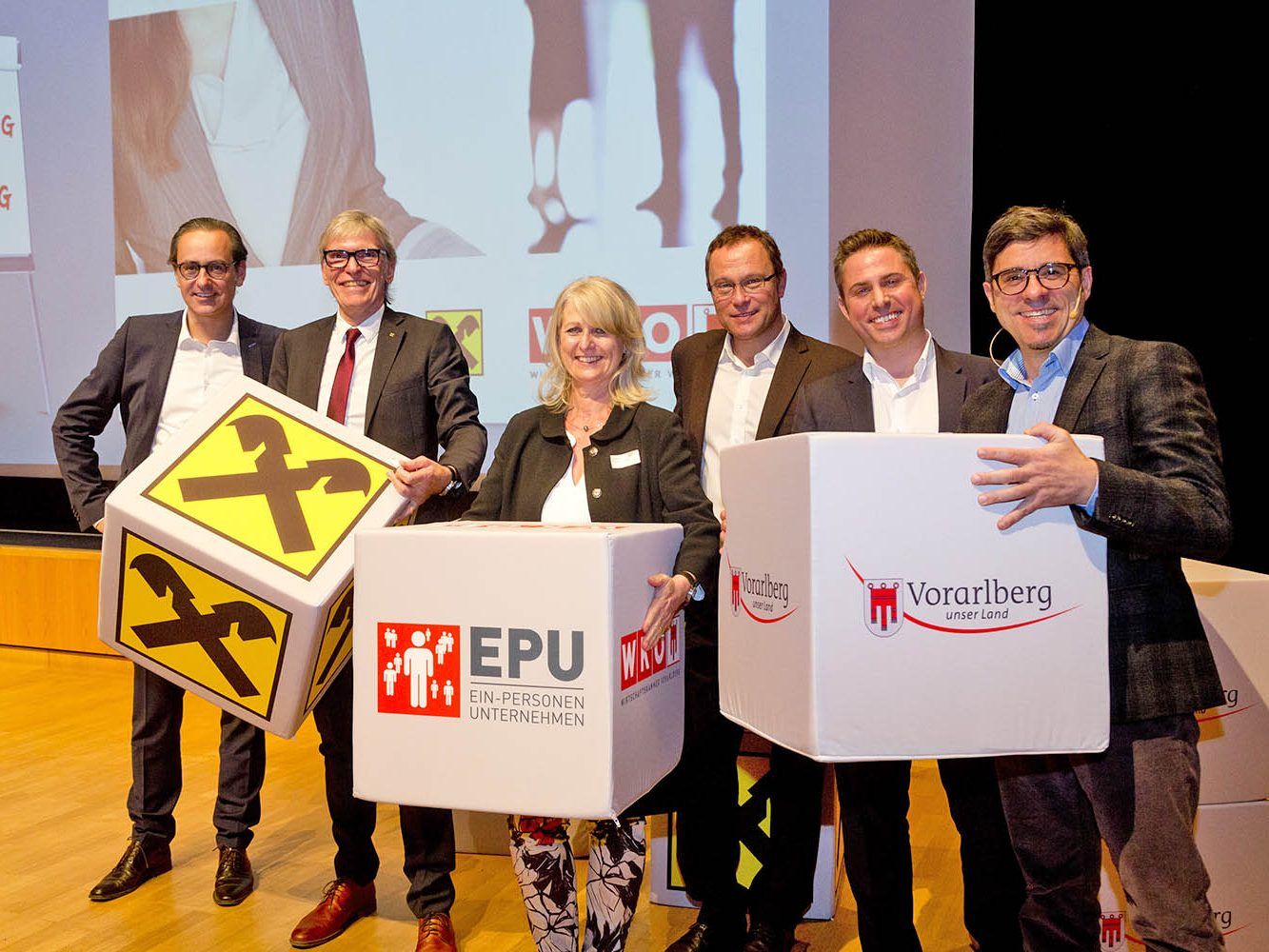(v.l.) Michael Grahammer (WKV-Vizepräsident), Wilfried Hopfner (Raiffeisen Vorarlberg), Susanne Rauch-Zehetner (EPU-Sprecherin), Ingo Vogel, Gerald Kern (beide Referenten) und Andreas Jäger (Moderator). (v.l.) Michael Grahammer (WKV-Vizepräsident), Wilfried Hopfner (Raiffeisen Vorarlberg), Susanne Rauch-Zehetner (EPU-Sprecherin), Ingo Vogel, Gerald Kern (beide Referenten) und Andreas Jäger (Moderator).