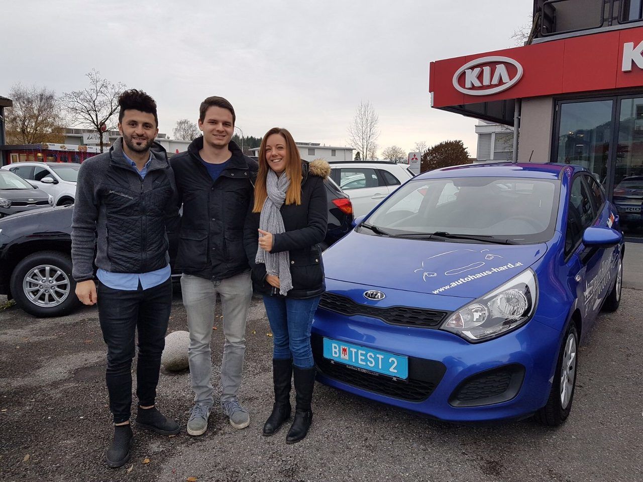 Sercan Altundas, Autohaus Hard, der Gewinner Moritz und Sara Stiegelmair, VOL.AT