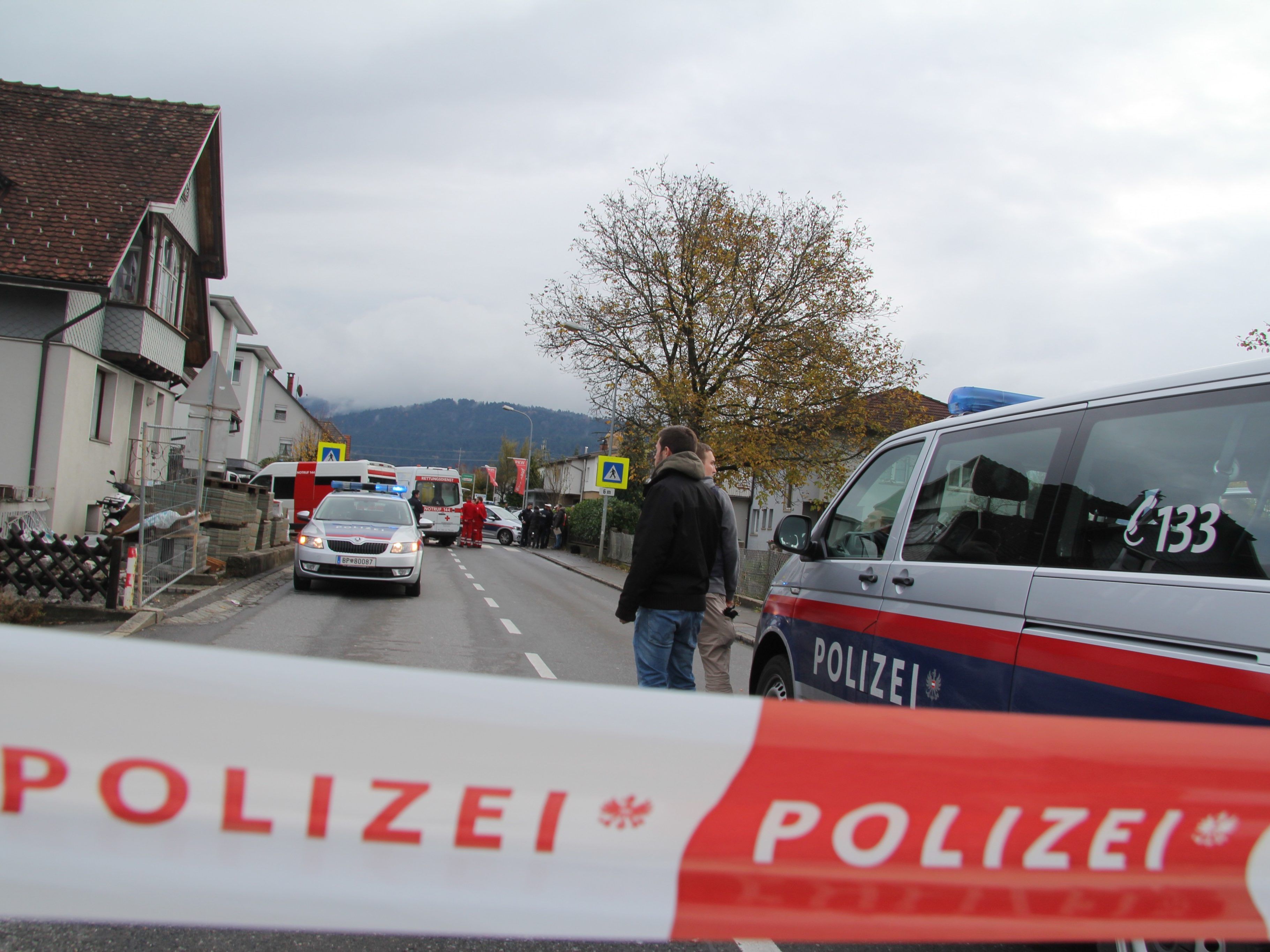 Staatsanwaltschaft prüft, ob Waffengebrauch gerechtfertigt war. Staatsanwaltschaft prüft, ob Waffengebrauch gerechtfertigt war.