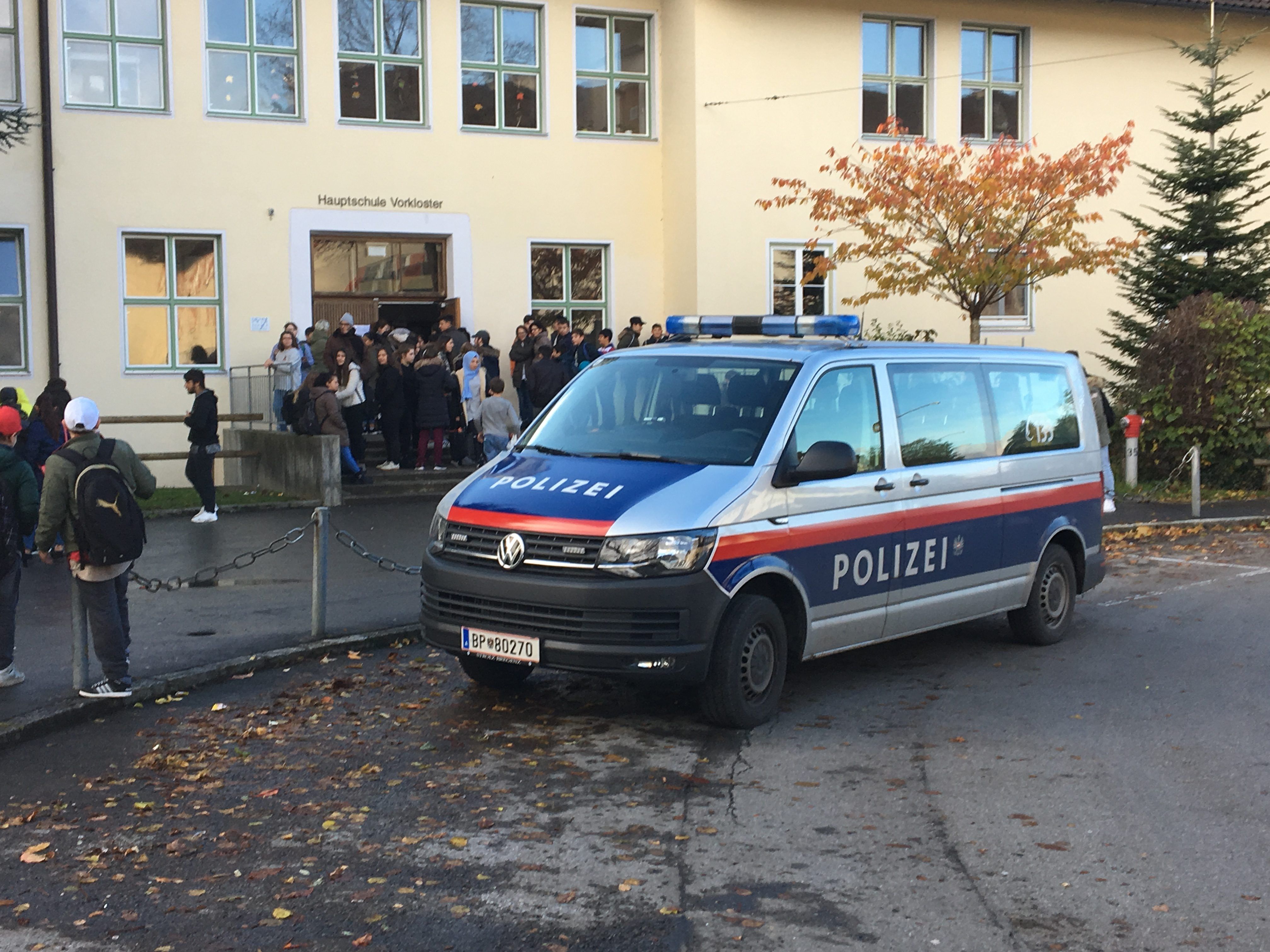 Die Polizei war mit mehreren Streifen im Einsatz.