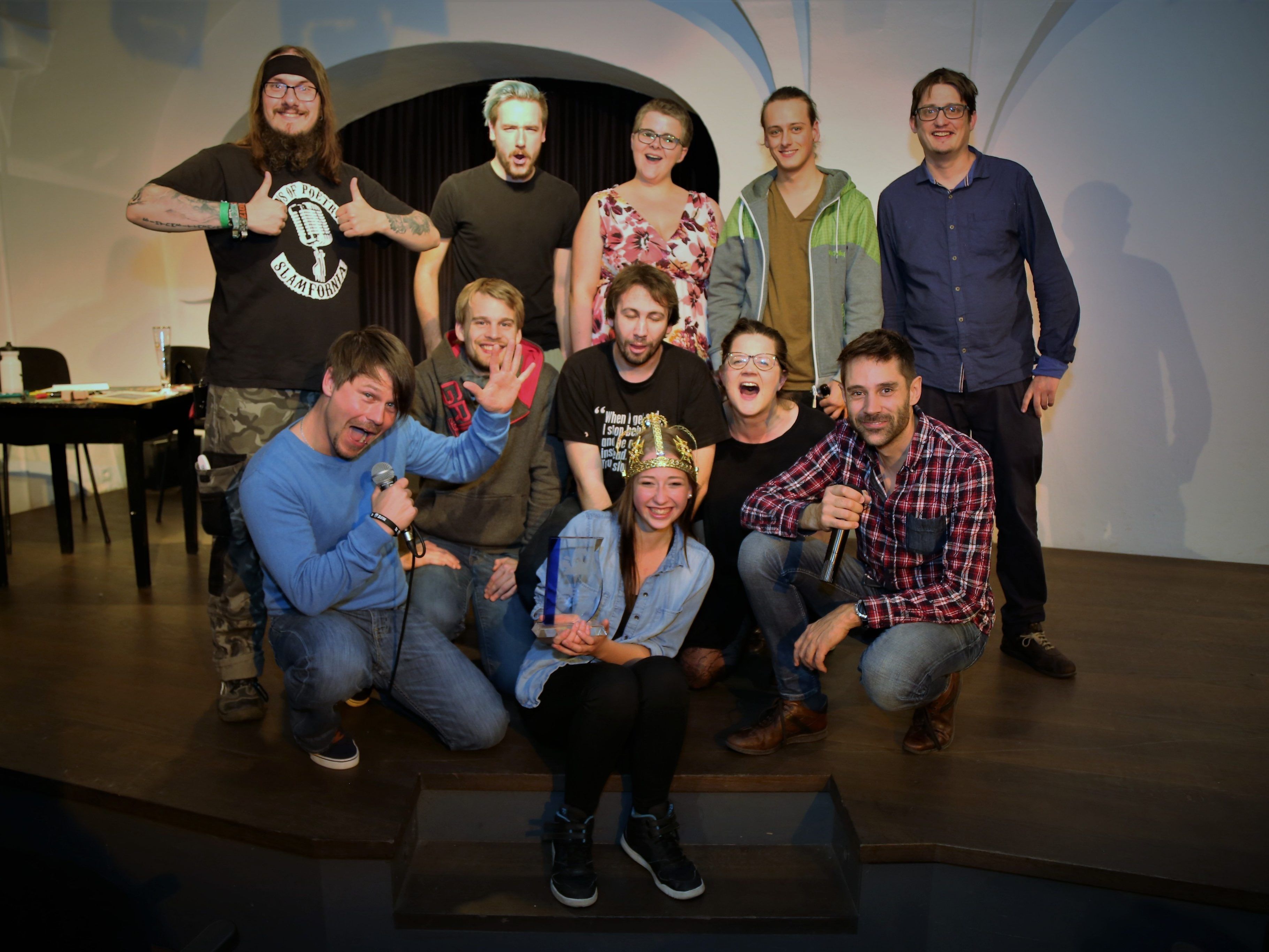 Acht Teilnehmer und ein Opferlamm beim heurigen „Grand Slam“ im Feldkircher Theater am Saumarkt, moderiert von Steffen Brinkmann und Tom Astleitner.