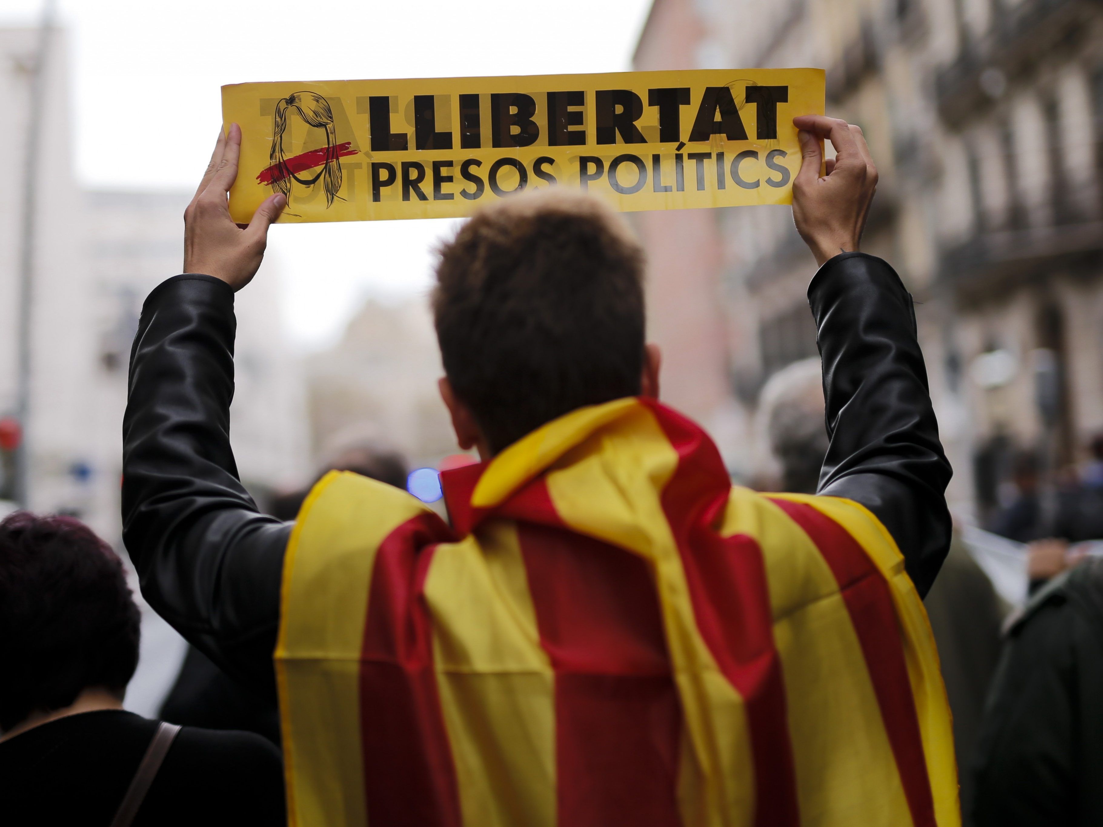 In Barcelona protestieren die Menschen für die Freiheit der katalanischen Politiker.